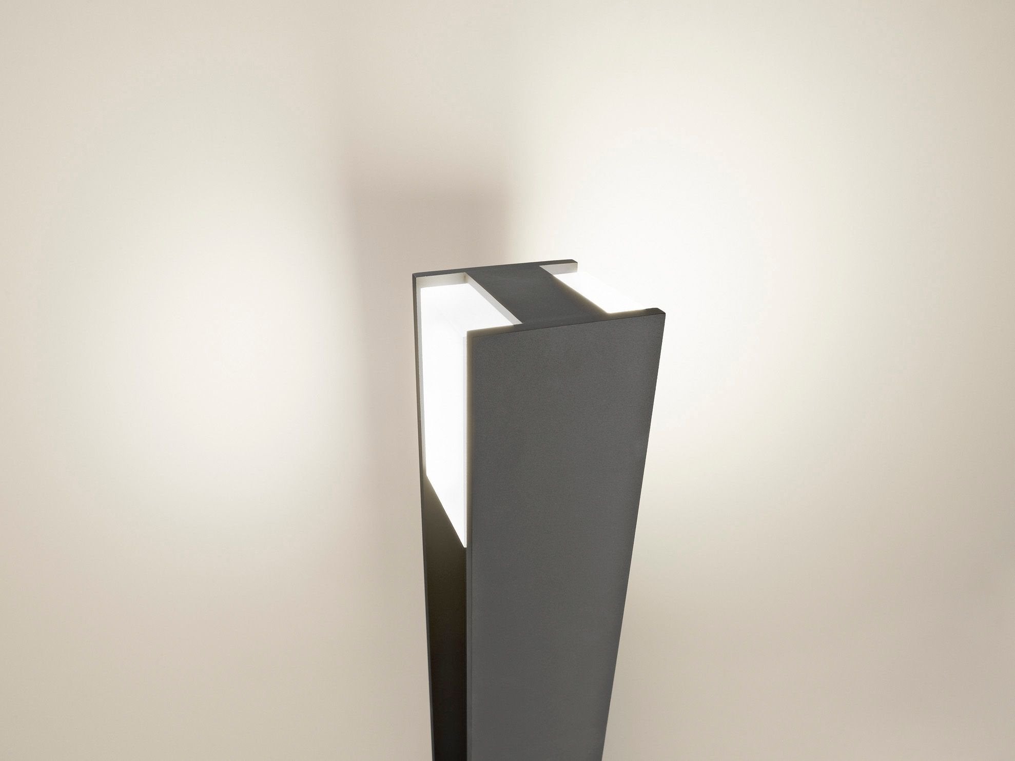 EAN 5413987120275 - Philips EcoMoods 163539316 Alumbrado de sobremuro/pie para exterior Fluorescente A imagen 3