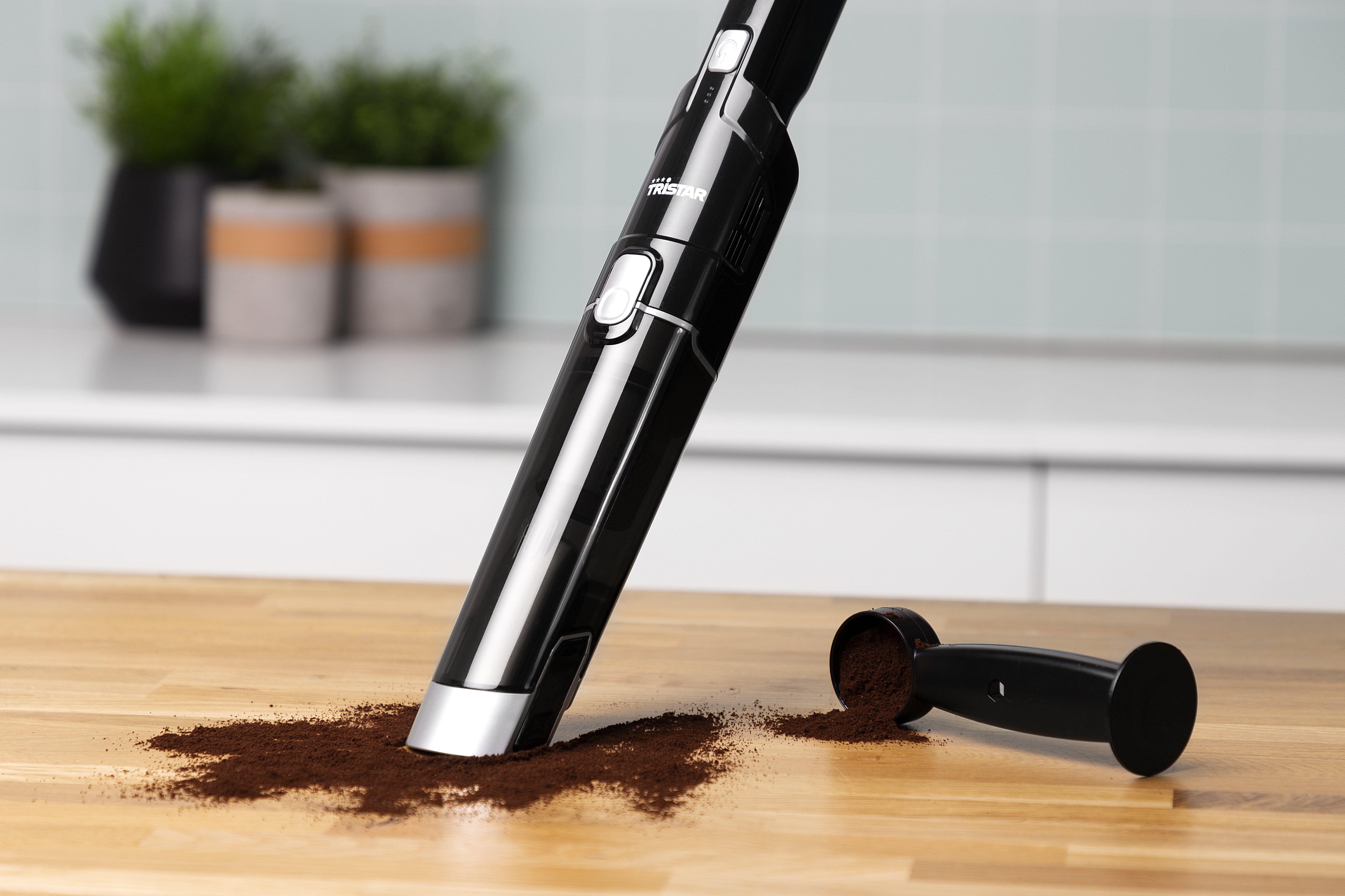 EAN 8713016100580 - Tristar KR-3150 aspiradora de mano Negro, Plata Sin bolsa imagen 9