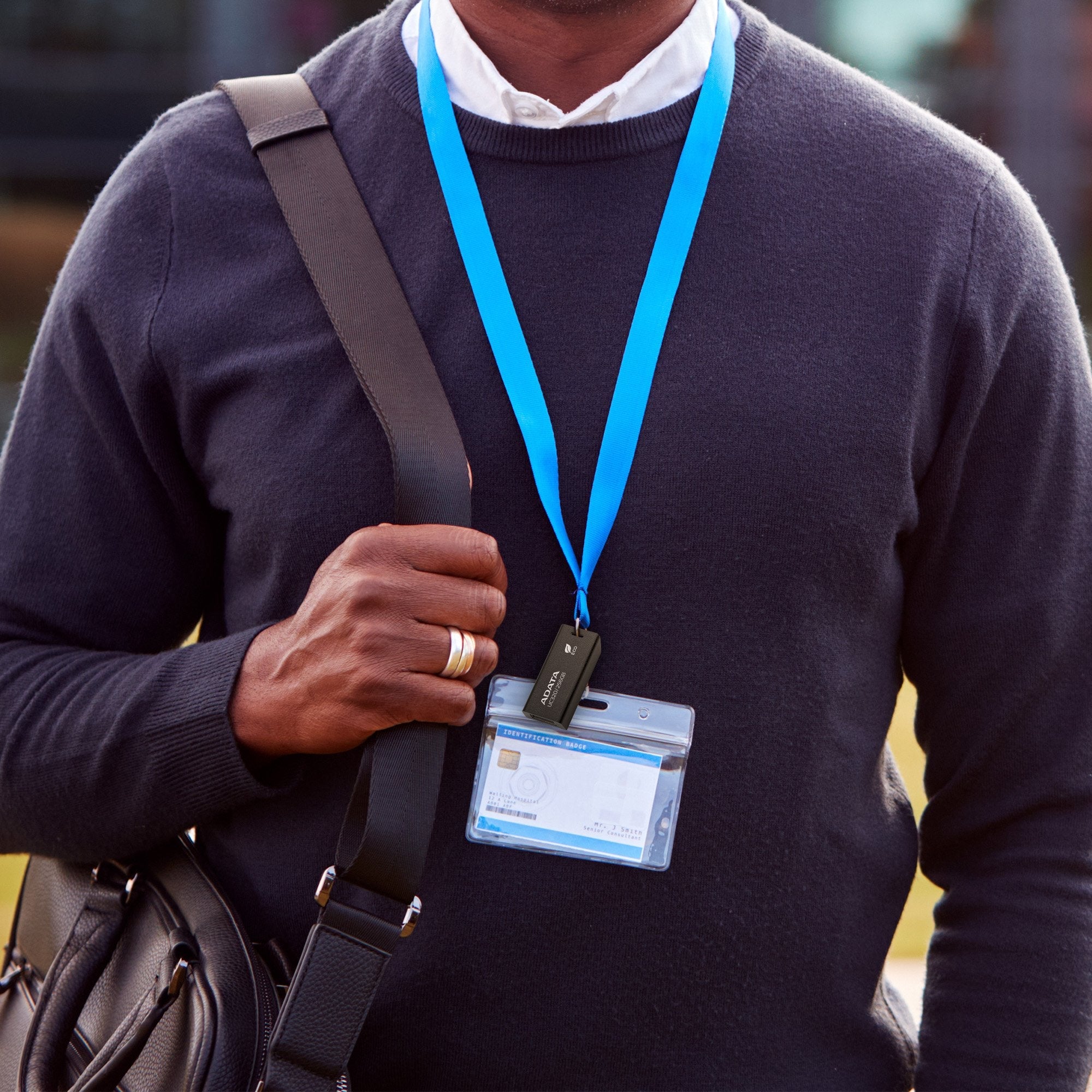 EAN 4711085949295 - ADATA UC320 unidad flash USB 64 GB USB tipo A 3.2 Gen 1 (3.1 Gen 1) Negro imagen 4