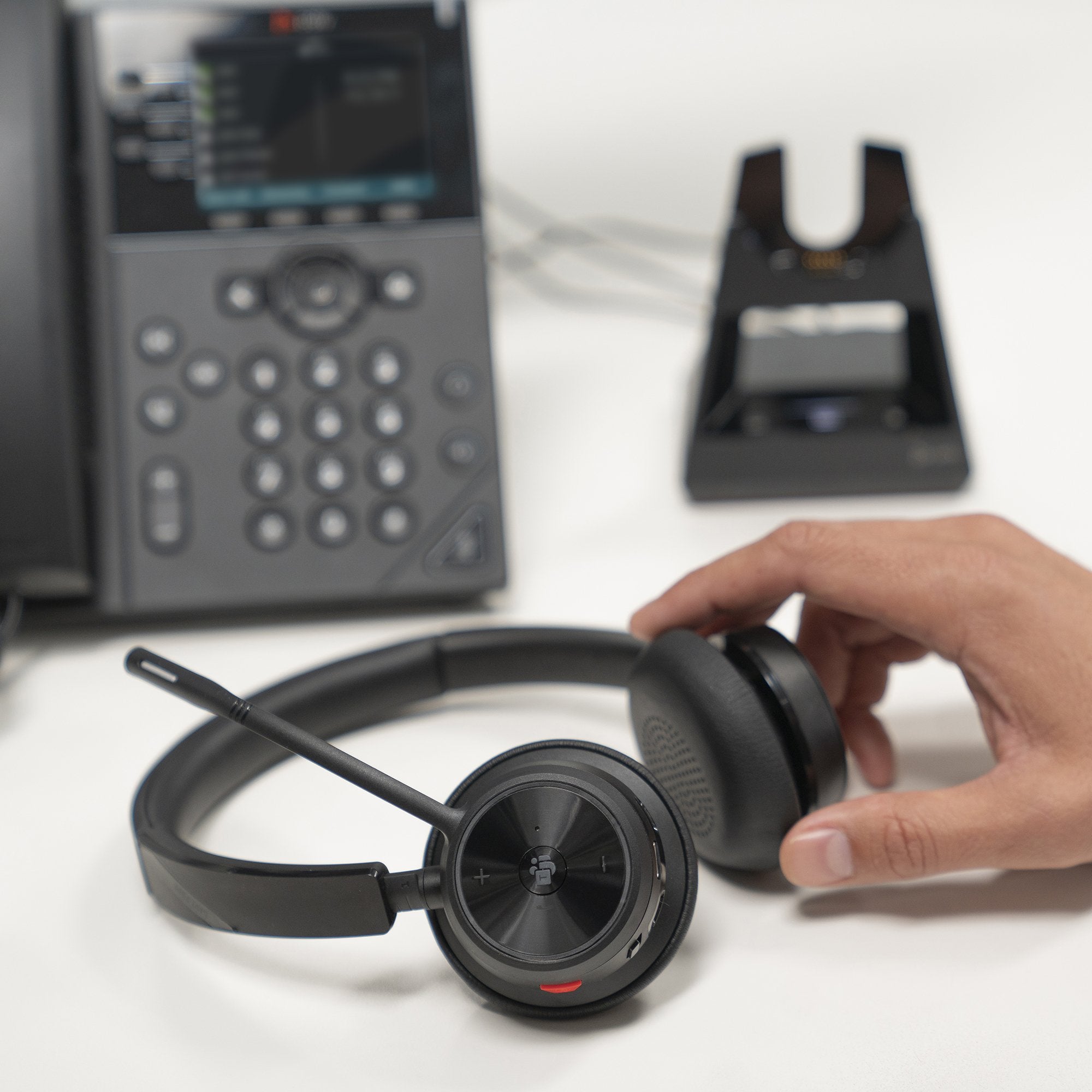EAN 0017229179158 - HP Poly Voyager 4320-M +USB-A to USB-C Cable +BT700 dongle Auriculares Inalámbrico Diadema Oficina/Centro imagen 3