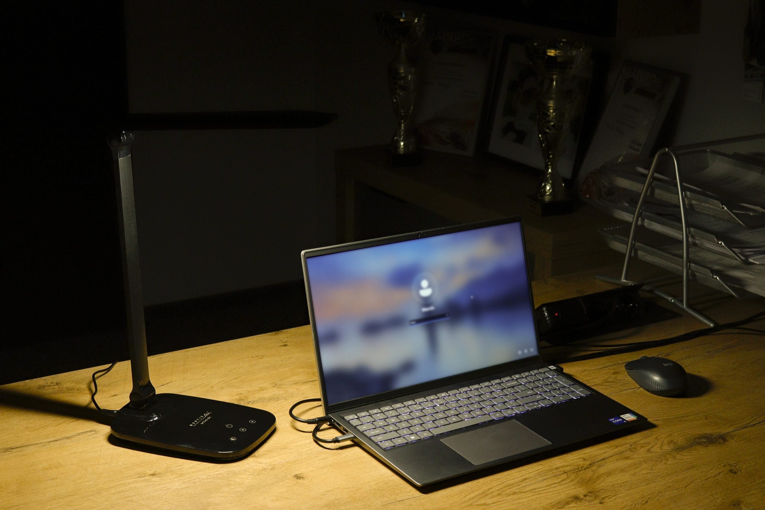 EAN 5901811409998 - Montis Lampka biurkowa wielofunkcyjna LED MT042-BK Czarna/Black lámpara de mesa 5,7 W F Negro imagen 11