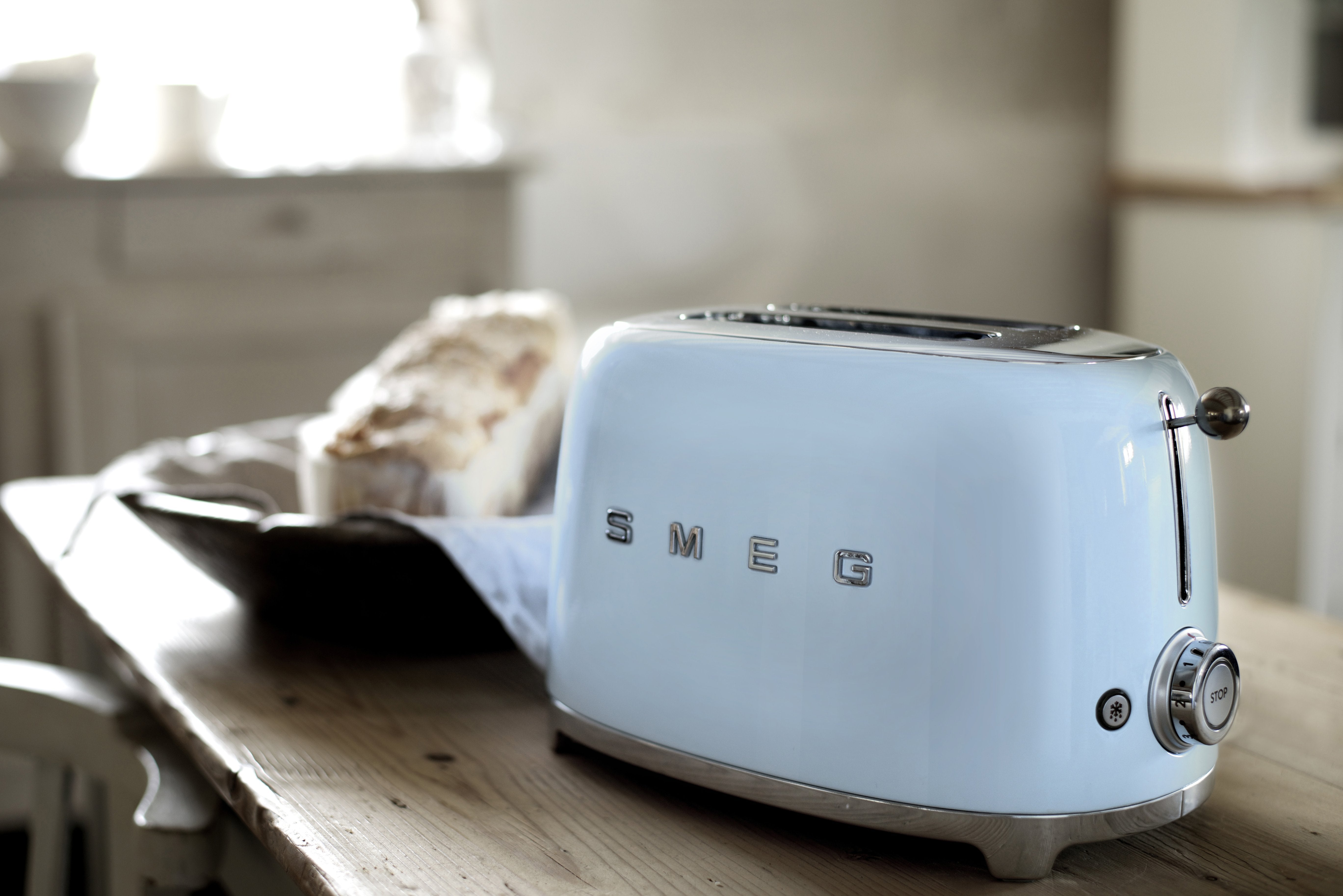 EAN 8017709189099 - Smeg TSF01PBEU tostadora 6 2 rebanada(s) 950 W Azul imagen 20