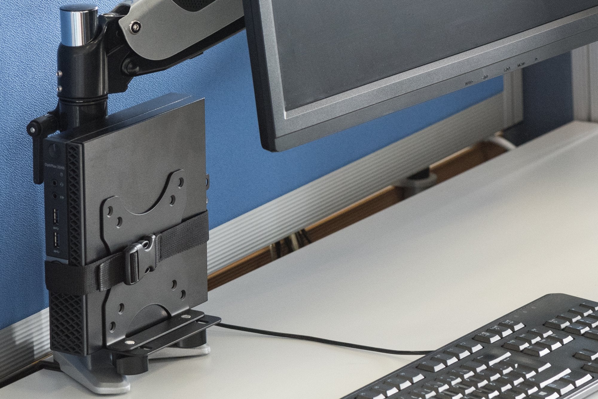 EAN 4016032423805 - Digitus DA-90360 soporte para monitor Escritorio Negro imagen 3