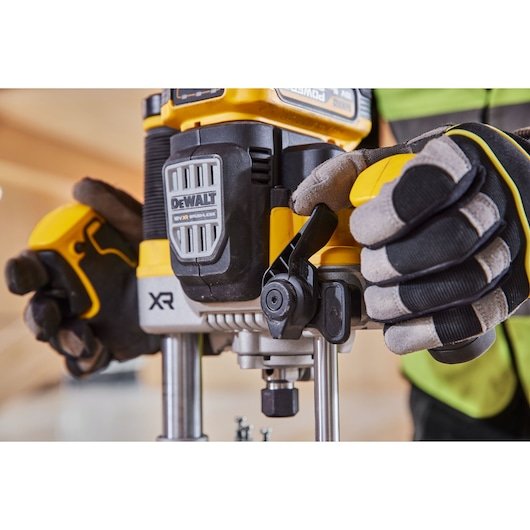 Dewalt Dcw620nt-Xj Battery Plunge Router