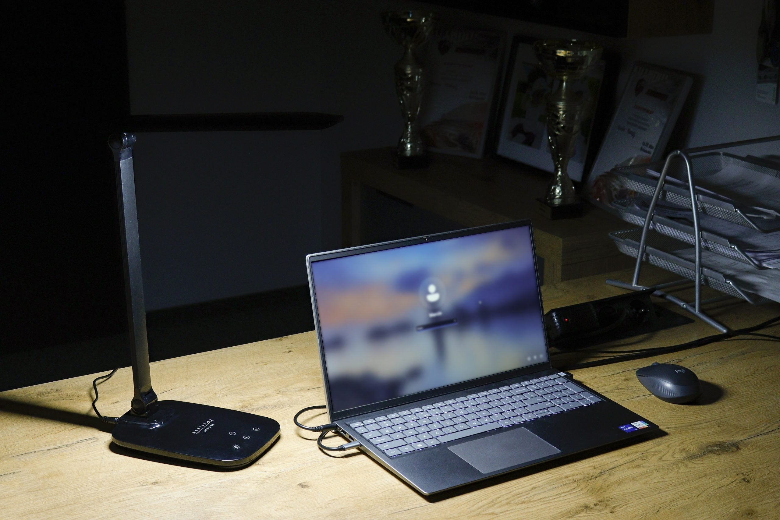 EAN 5901811409998 - Montis Lampka biurkowa wielofunkcyjna LED MT042-BK Czarna/Black lámpara de mesa 5,7 W F Negro imagen 9