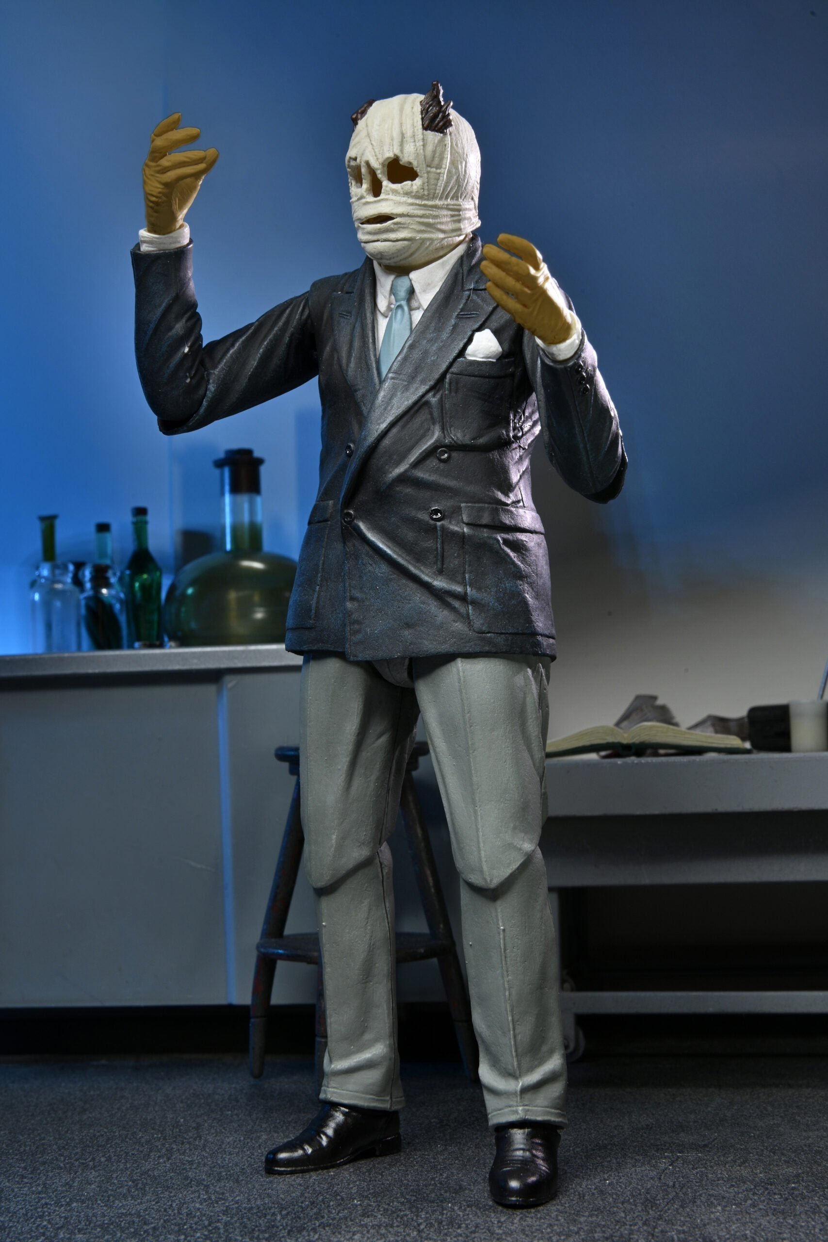 EAN 0634482048184 - NECA Ultimate Invisible Man imagen 11