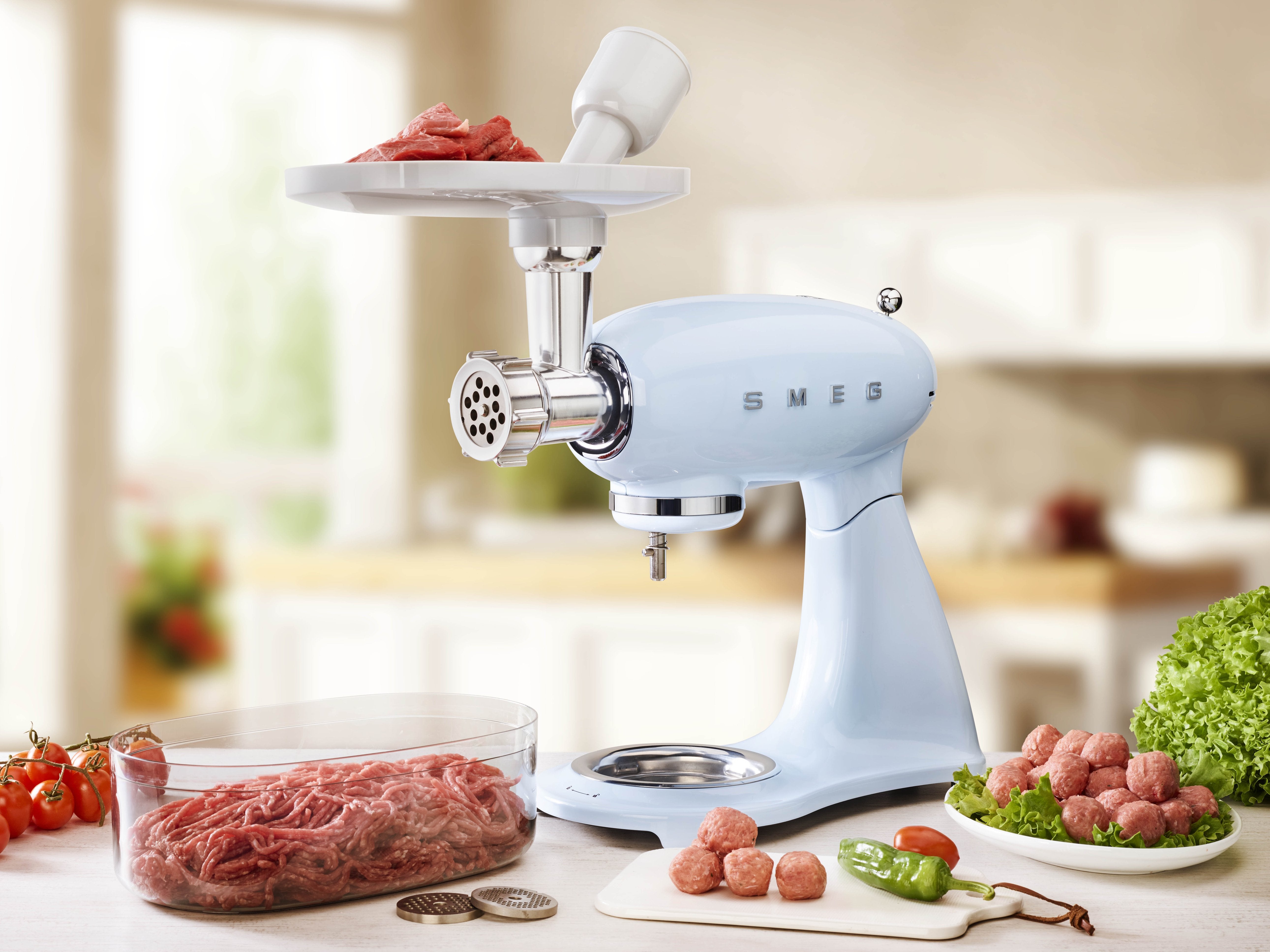 EAN 8017709311902 - Smeg SMF03PBEU batidora Batidora de varillas 800 W Azul imagen 15