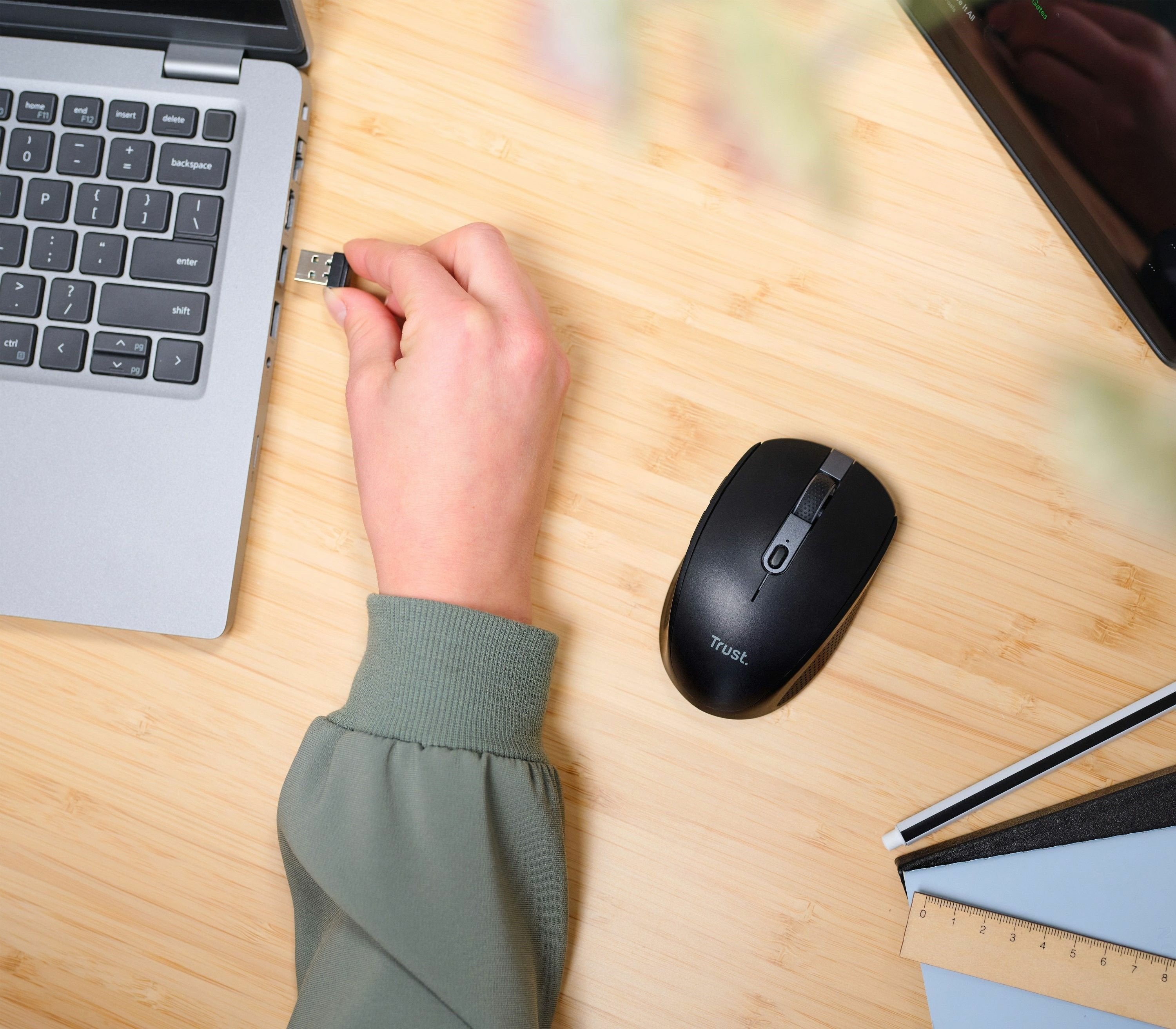 Ratón Inalámbrico Por Bluetooth Trust Ozaa Compact Wireless Batería Recargable Hasta 3200 Dpi Negro