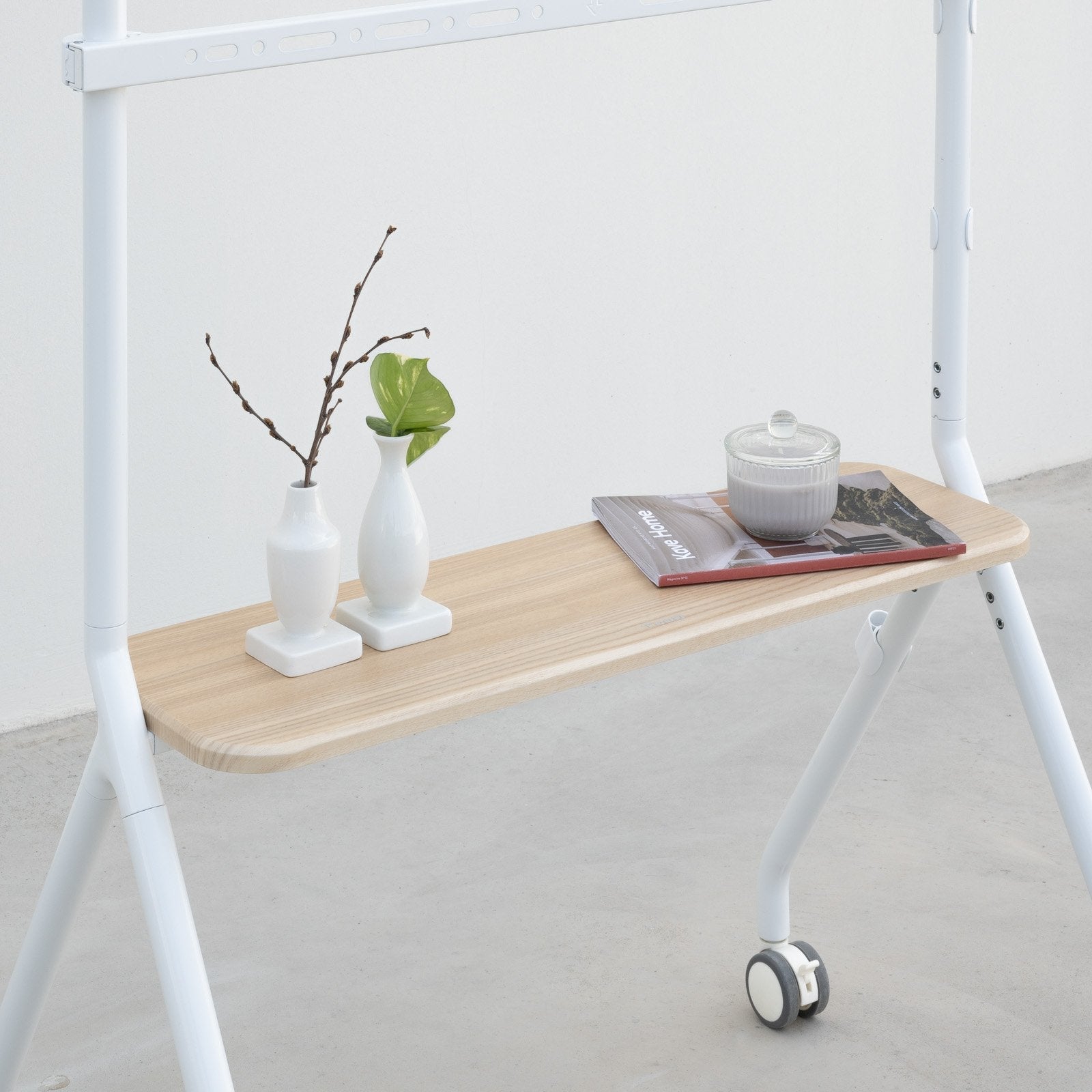 Soporte Suelo Ruedas "Ilove" Pantalla 49-80'' Blanco Tooq