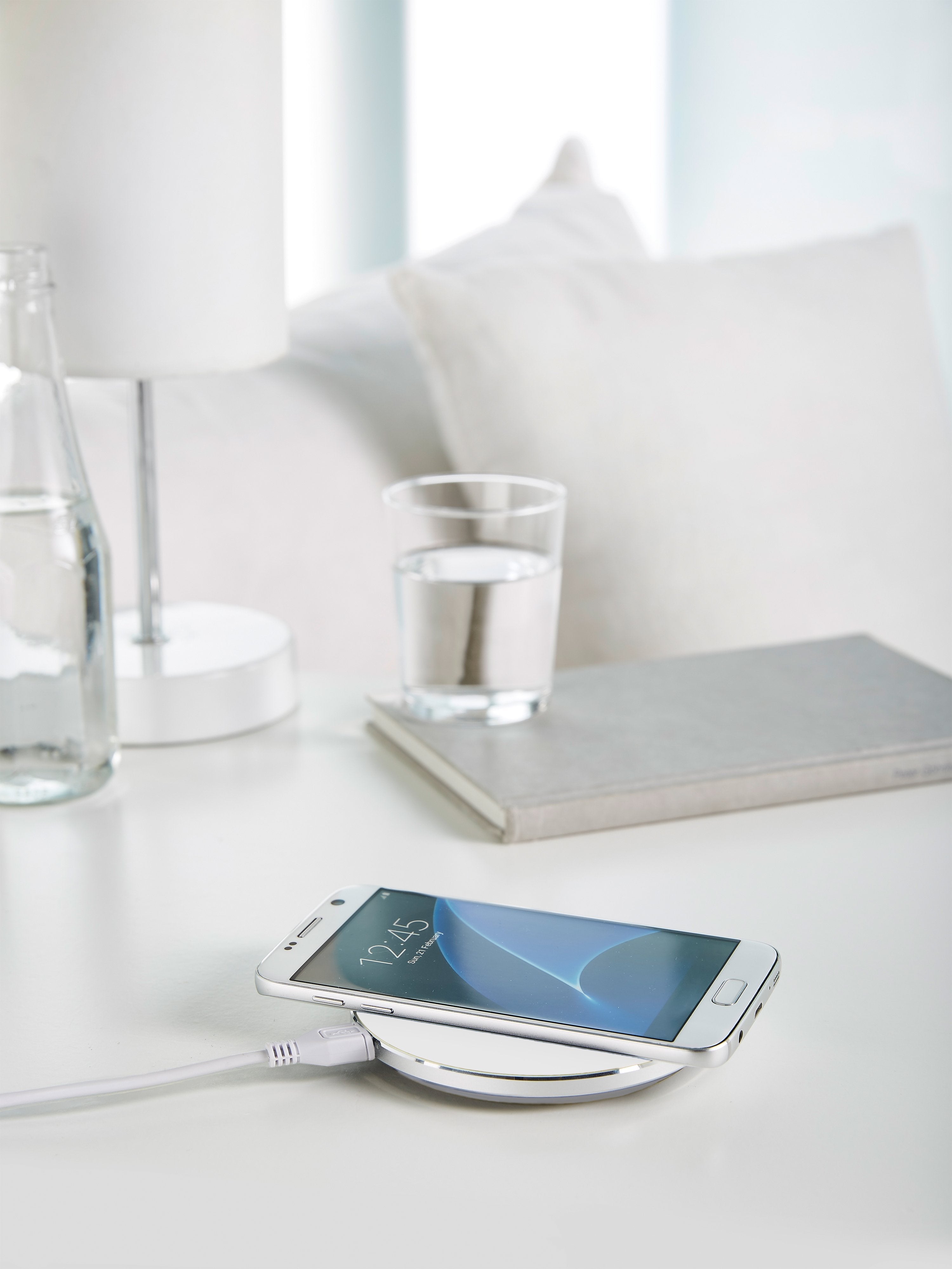 EAN 4034303026463 - Intenso WA1 Smartphone Blanco Corriente alterna, USB Cargador inalámbrico Carga rápida Interior imagen 5