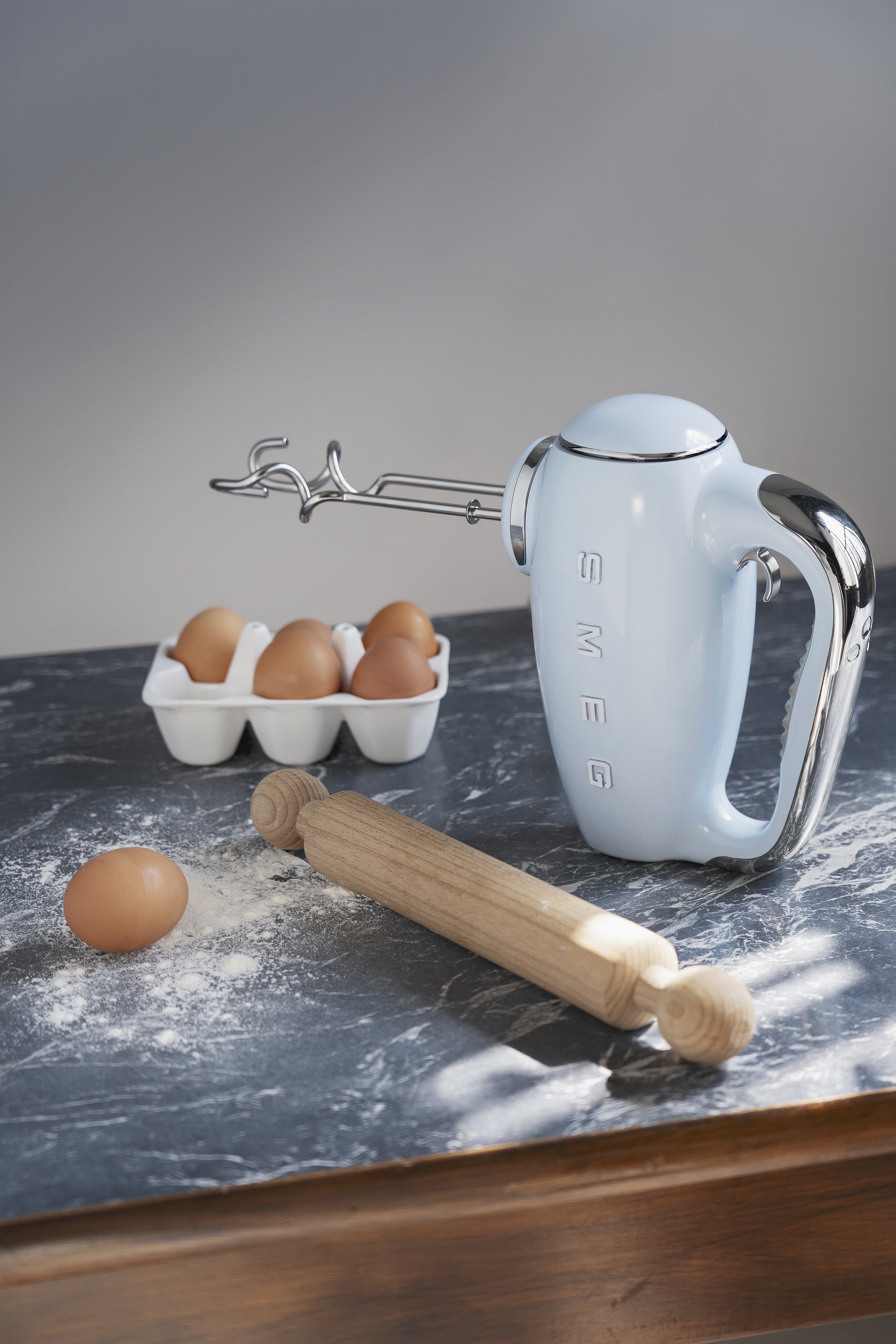 EAN 8017709301842 - Smeg HMF01PBEU batidora Batidora de mano 250 W Azul imagen 13