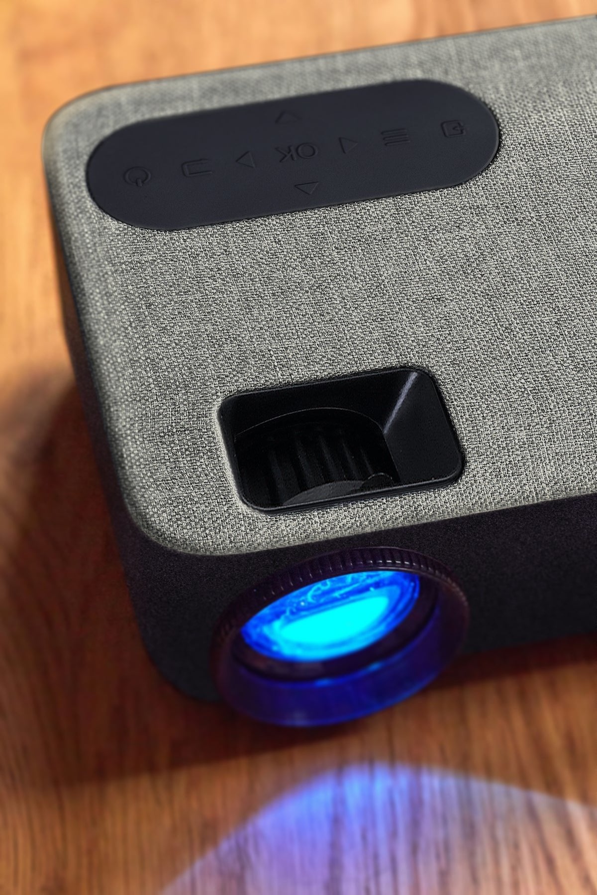 Lenco Lpj-700 Lcd Beamer 720p Bt