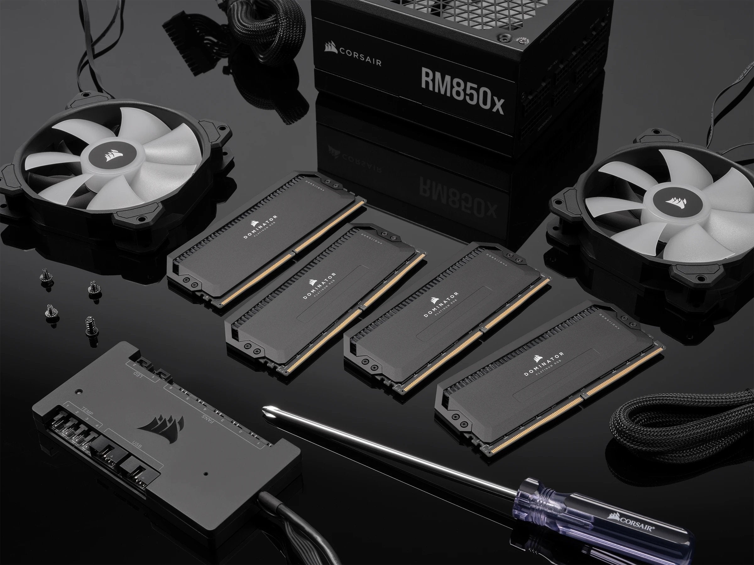 EAN 840006672692 - Corsair Dominator CMT64GX5M2B6800C40 módulo de memoria 64 GB 2 x 32 GB DDR5 288-pin DIMM imagen 4