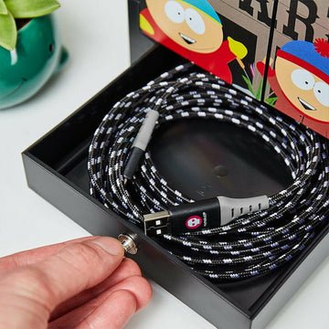 Soporte Para Accesorios De Taquilla Para Juegos Numskull - Logotipo De South Park