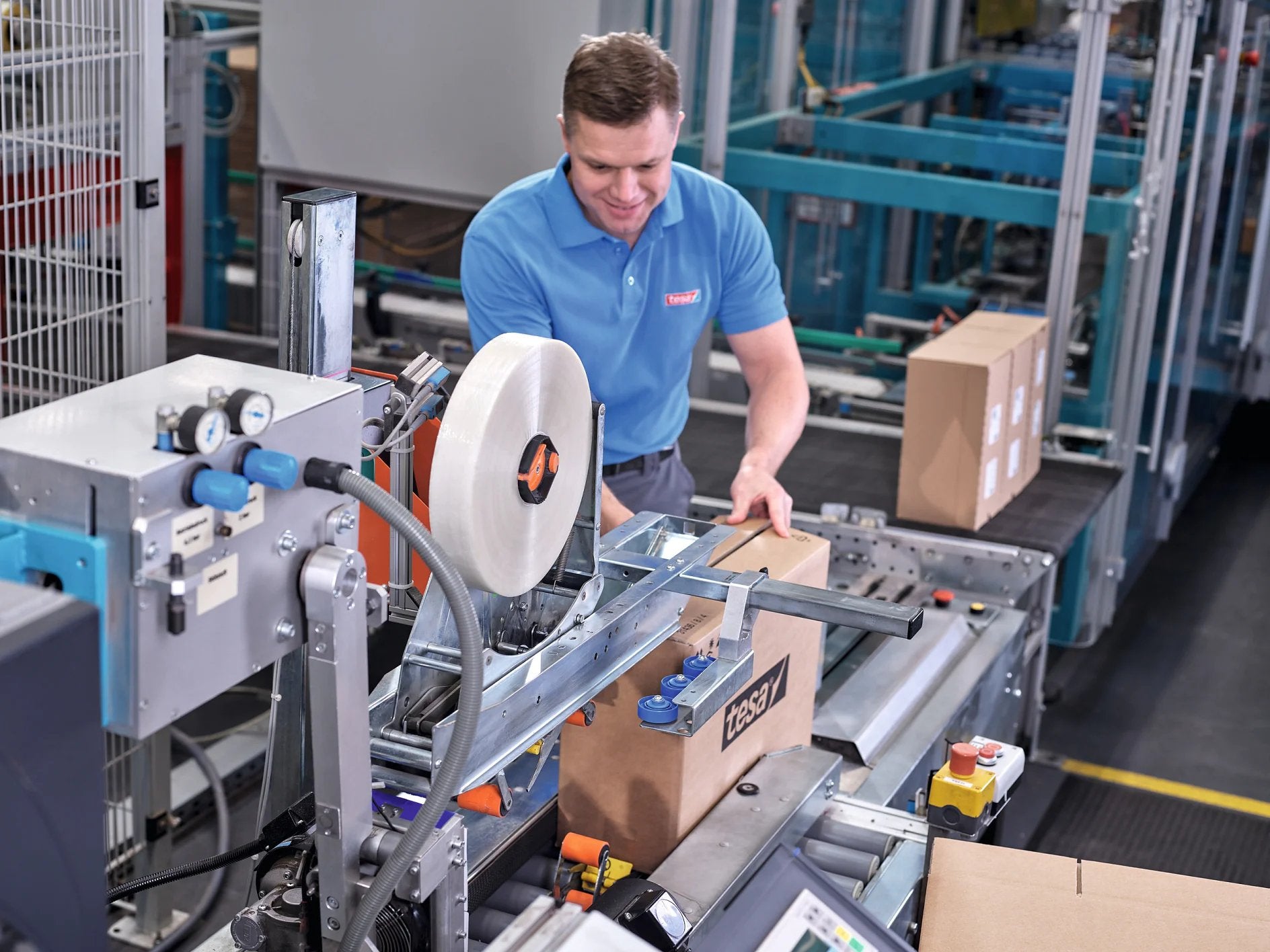 EAN 4042448648167 - TESA 60418 Apto para uso en interior 132 m Tereftalato de polietileno (PET), Caucho sintético Marrón imagen 2