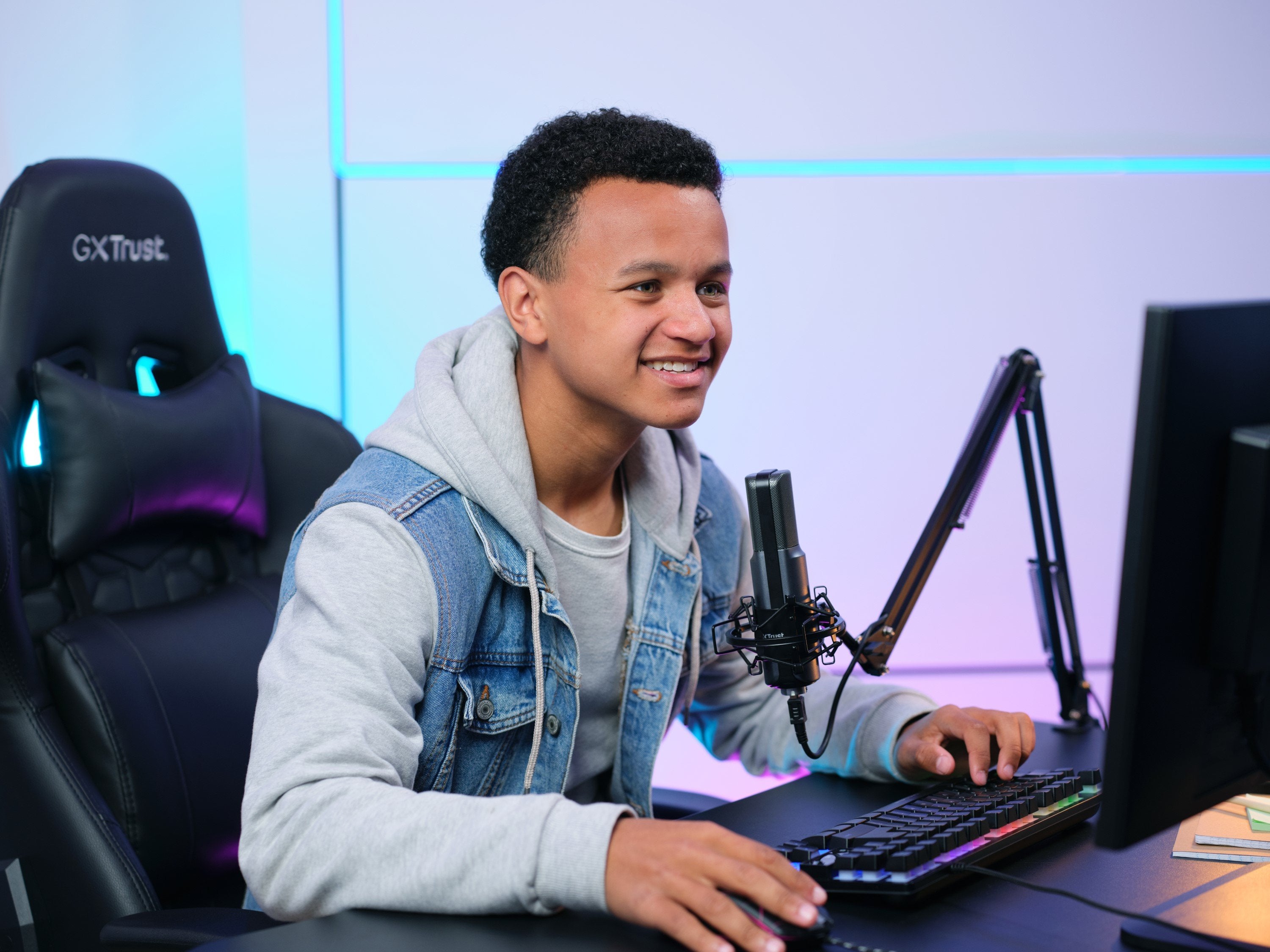 Brazo Ajustable Trust Gxt 253 Emita Arm Para Microfonos Con Adaptador 5/8 Cable 290cm Usb 22563