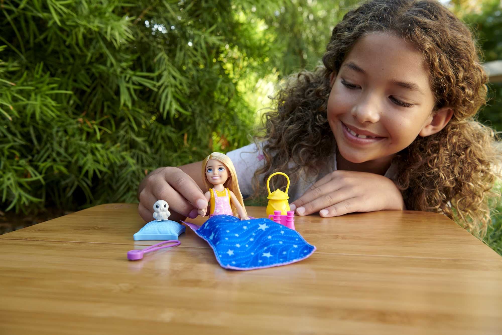 EAN 0194735022410 - Barbie Dreamhouse Adventures HDF77 muñeca imagen 2