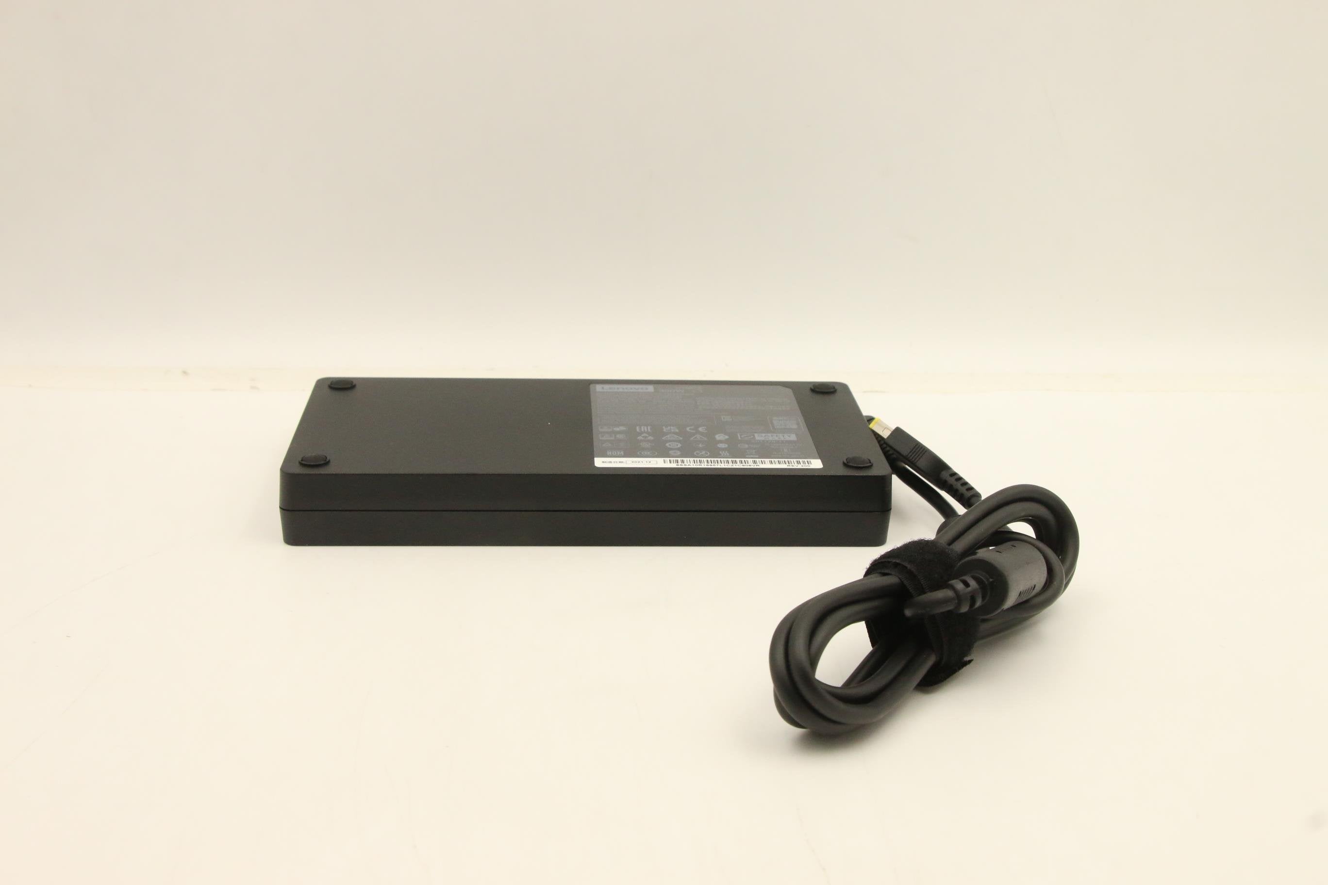 EAN 5704174534075 - Lenovo 5A10W86290 adaptador e inversor de corriente Interior 300 W Negro imagen 7