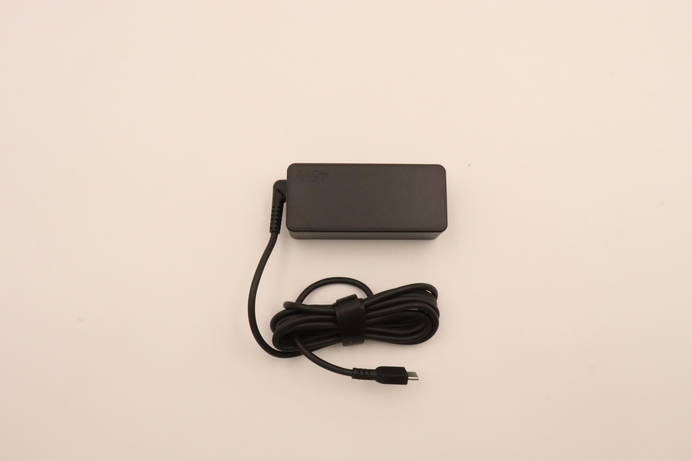 EAN 5704174776192 - Lenovo 5A10W86247 adaptador e inversor de corriente Interior 45 W Negro imagen 2