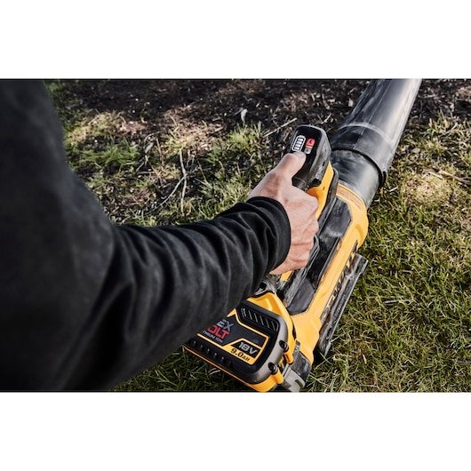 Soplador De Hoja Dewalt Dcmbl777n-Xj 54 V 258 Kmh