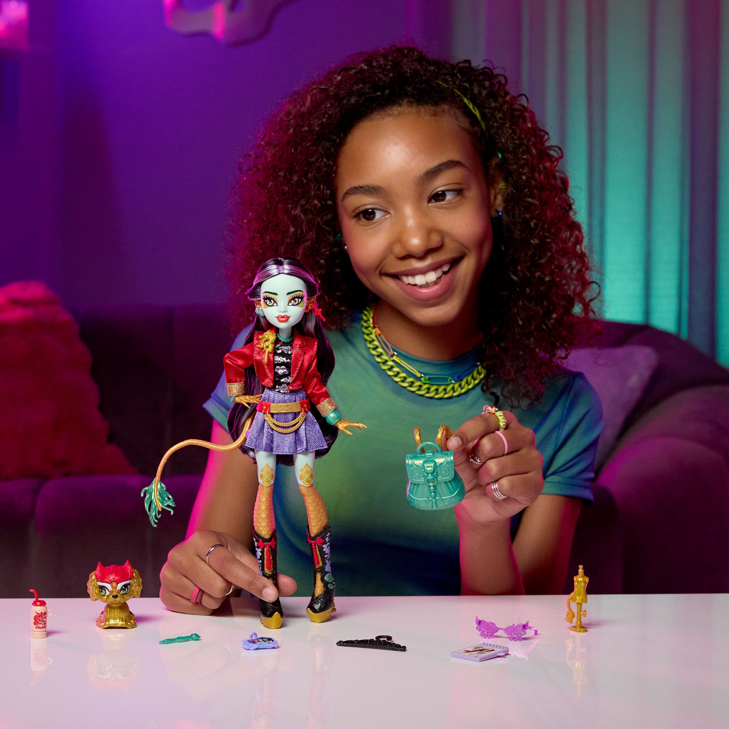 EAN 0194735256310 - Monster High HYV58 muñeca imagen 2