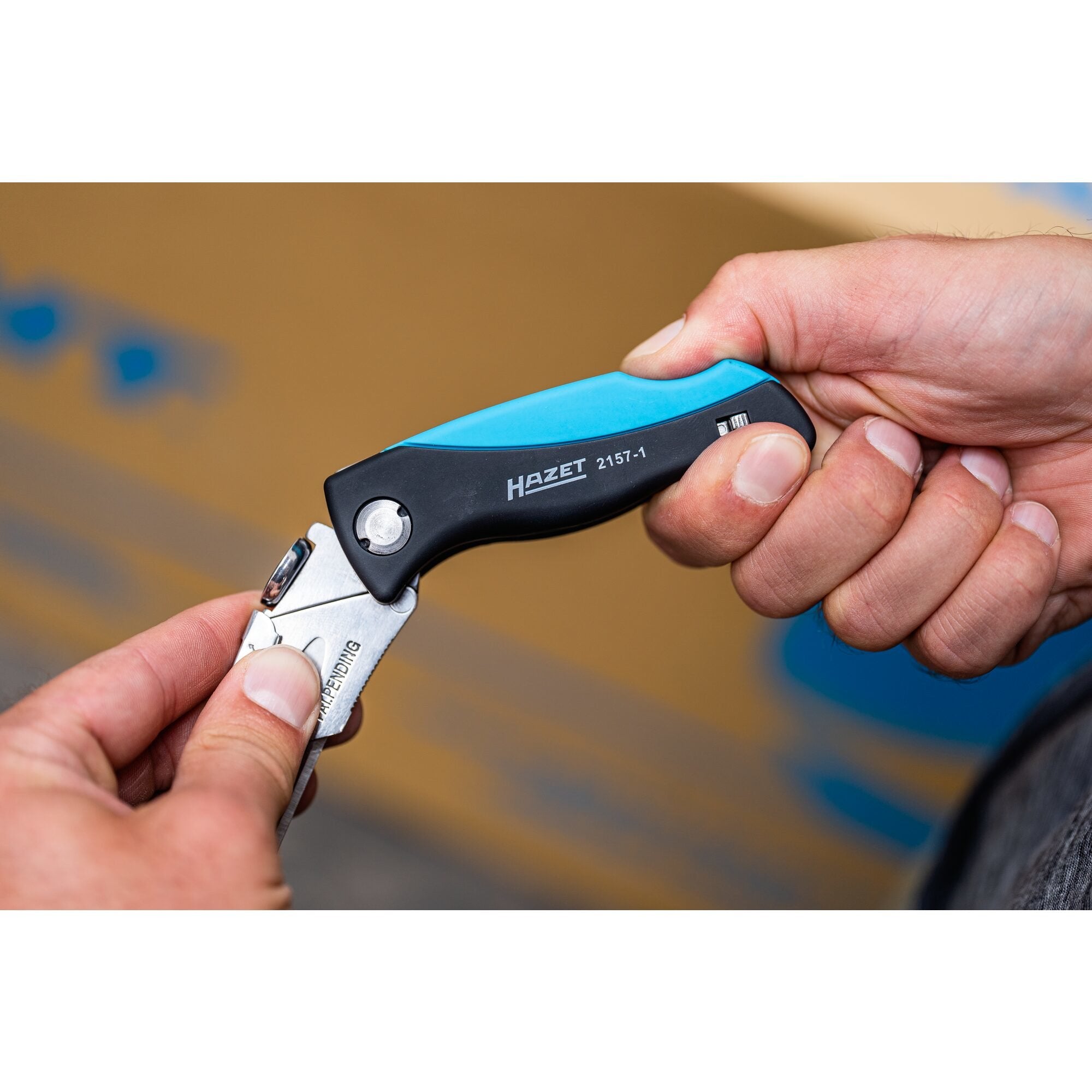Navaja Hazet 2157-1 (Negro/Azul, Mango Cómodo De Abs Resistente A Golpes) 2157-1 2157-1