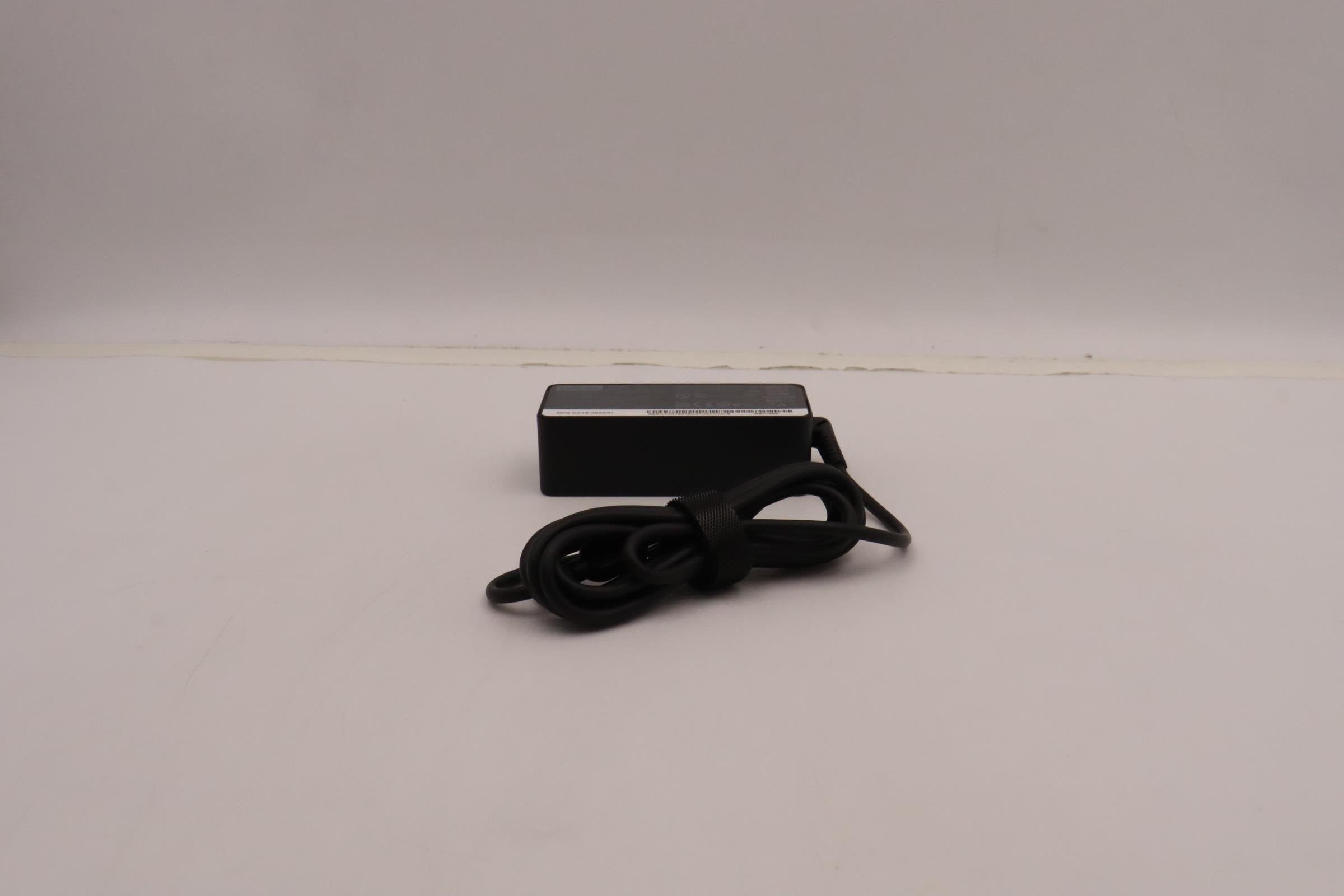 EAN 5715063427071 - Lenovo 5A10W86249 adaptador e inversor de corriente Interior 45 W Negro imagen 7