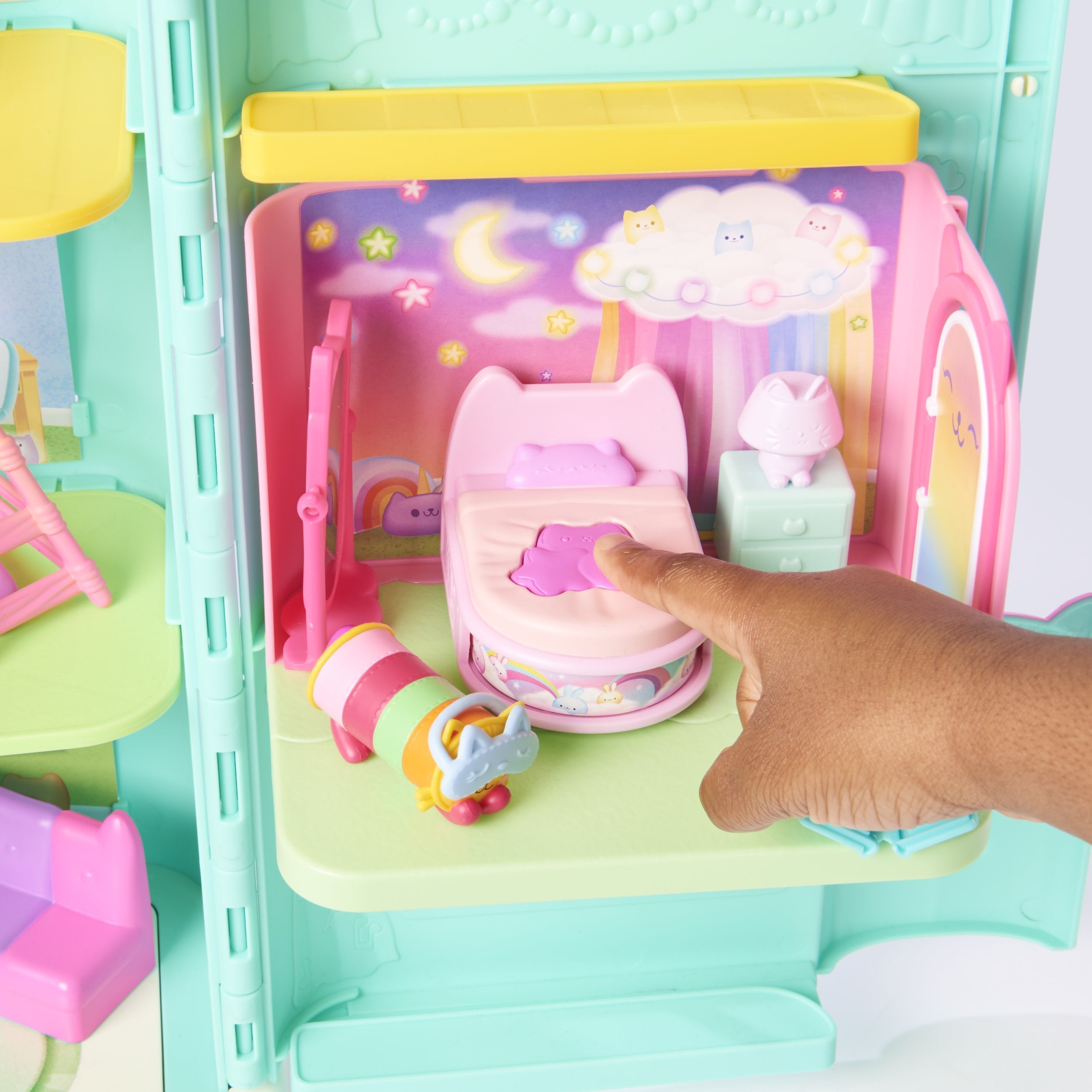 Spin Master Gabby'S Dollhouse Deluxe Room Figura De Juguete Para Dormitorio Con Gato De Peluche Almohada Figura De Gato 6062037