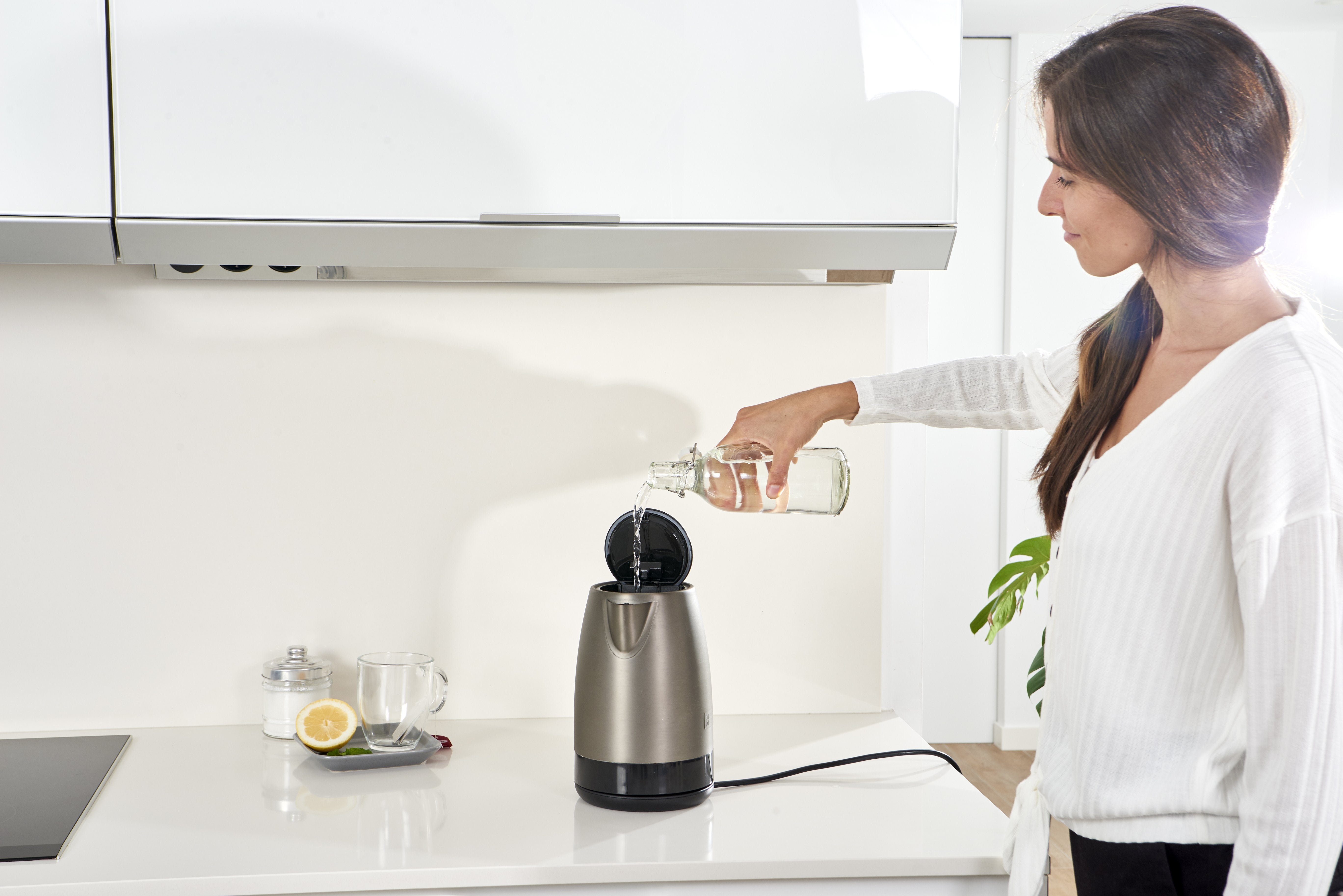 Hervidor Inox Black+Decker 2200w Capacidad 1.7l Bxke2201e