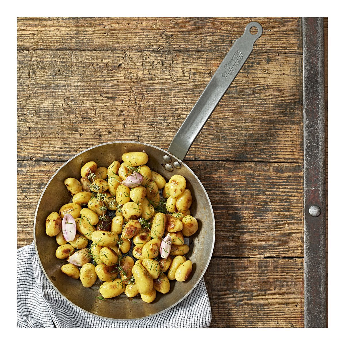 De Buyer Carbone Plus Lyonnaise Frying Pan, 24cm