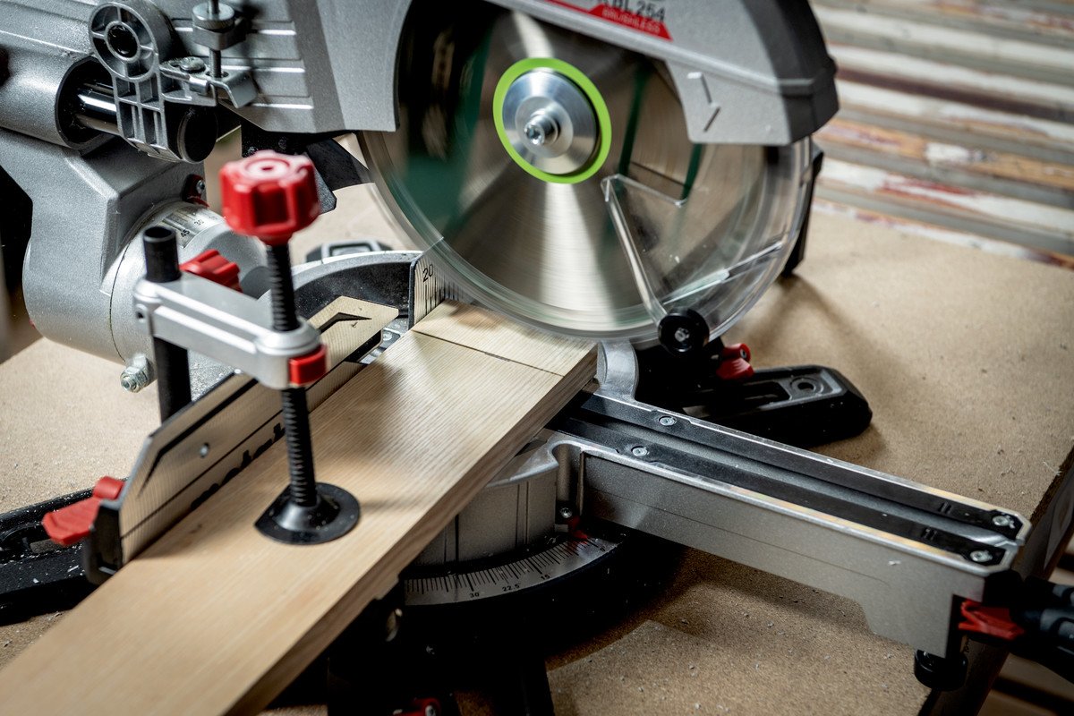 EAN 4061792230422 - Metabo KGS 18 LTX BL 254 4000 RPM imagen 3