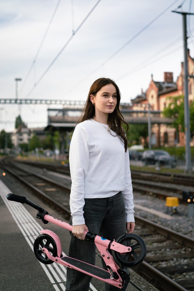 EAN 7630053546984 - Micro Mobility Micro Speed Deluxe Adultos Patinete clásico Rosa imagen 5