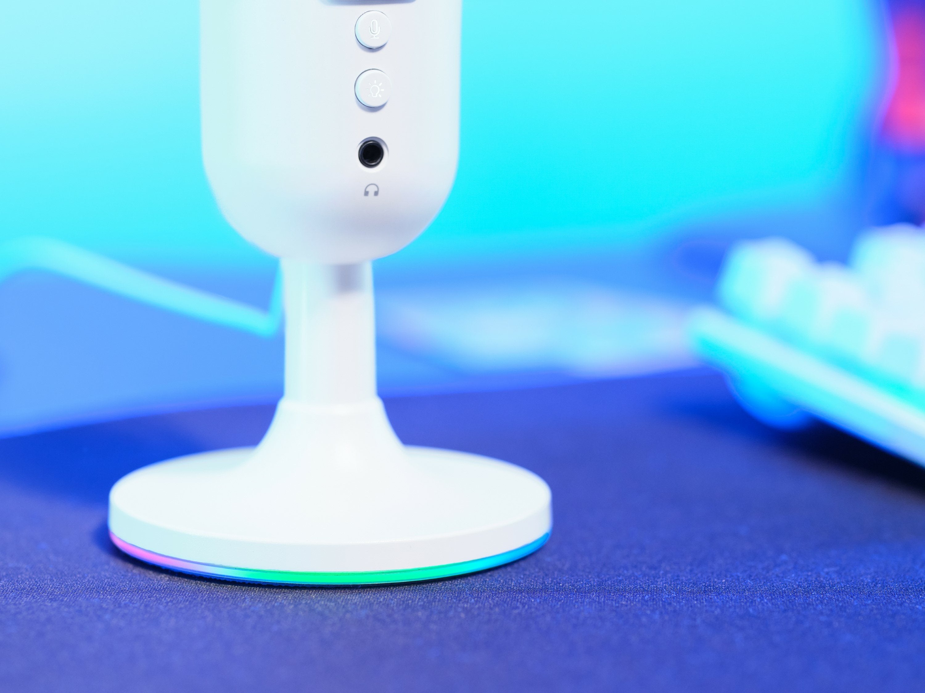 EAN 8713439253740 - Trust GXT 234P Yunix Blanco Micrófono de superficie para mesa imagen 8