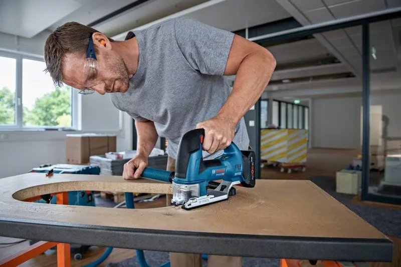 Sierra De Calar Inalámbrica Bosch Gst 18v-155 Bc Professional, 18 Voltios (Azul/Negro, 2x Batería Procore18v 4.0ah, En L-Boxx) 06015b1002