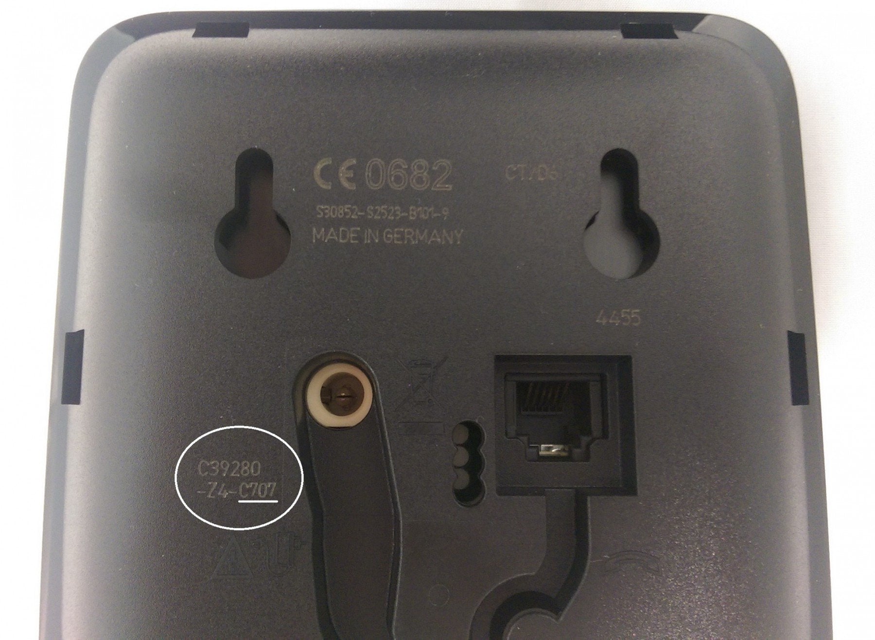 EAN 4250366832340 - Gigaset C707 adaptador e inversor de corriente Negro imagen 2