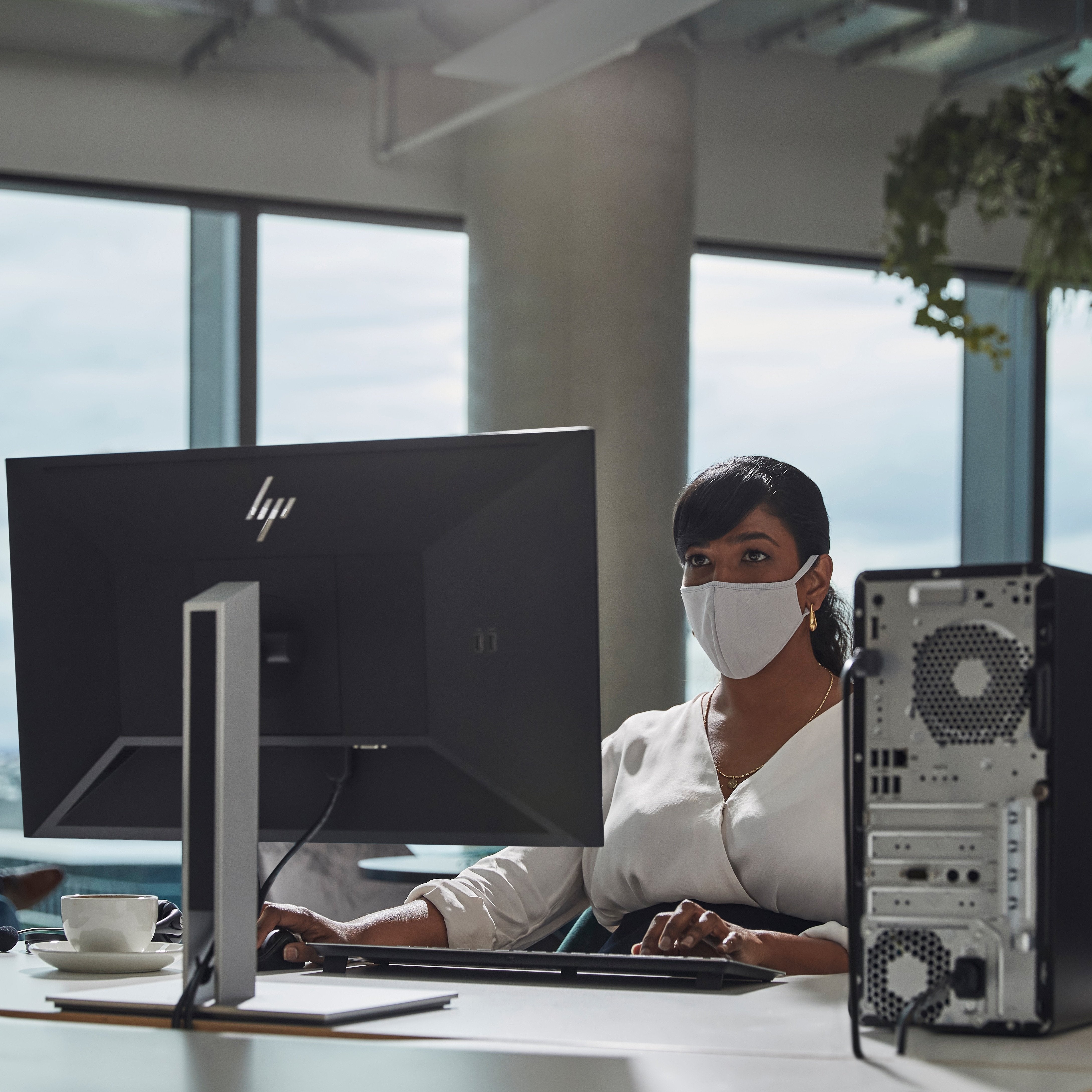 =>>Pro 400 Twrg9 I514500 8/256 W11p