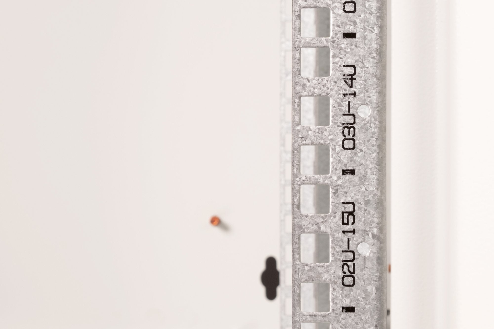 Wall-Mount 19 16u H820xw600xd450