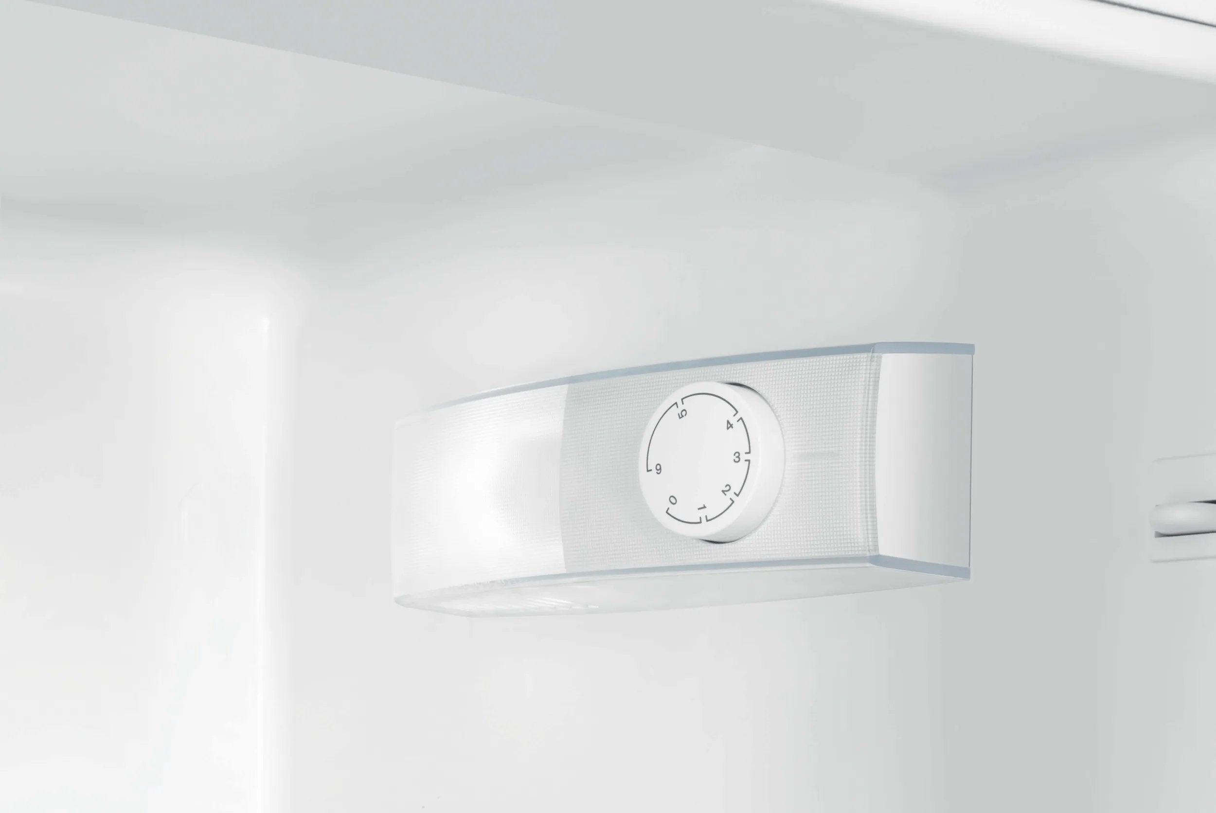 EAN 7332543733088 - Electrolux LRB3AE12S frigorífico Integrado 208 L Blanco imagen 7