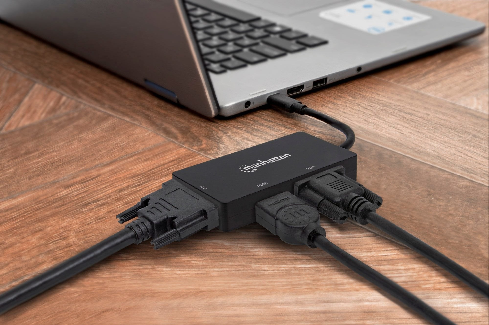 Manhattan Convertidor Usb-C A Multipuertos De A/V 3 En 1 Usb-C Macho A Conectores Hembra Dvi, Hdmi O Vga. Resoluciones: Hdmi A 4k@30hz, Vga Y Dvi A 1080p, Negro