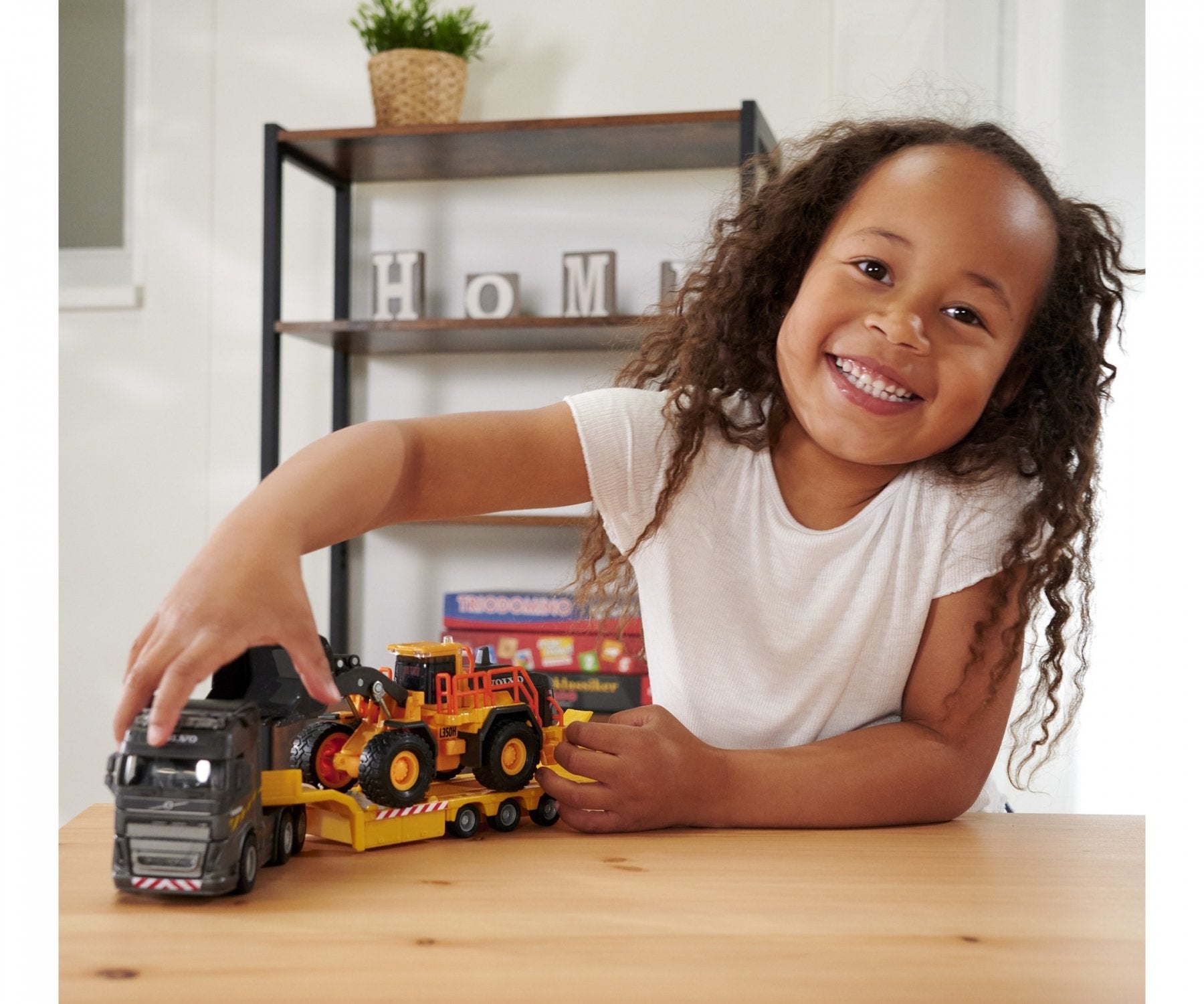 Vehículo De Juguete Majorette Volvo Truck Fh-16 Con Remolque Y Pala Cargadora