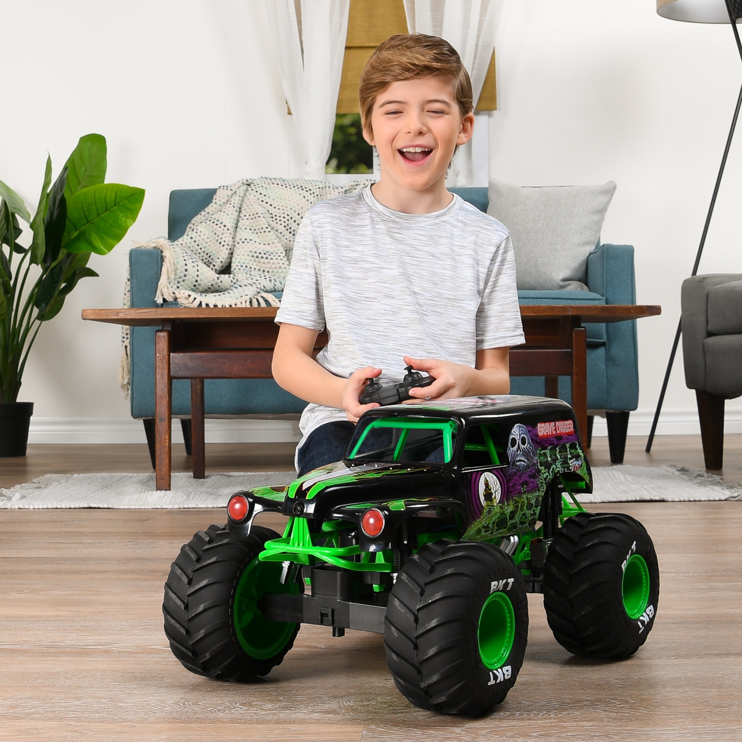 EAN 778988499597 - Monster Jam MJC RDC 1to15 Grave Digger INTL GML imagen 7
