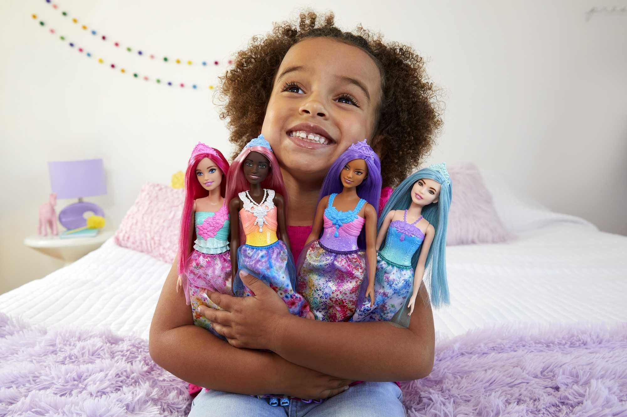 EAN 0194735055883 - Barbie HGR14 muñeca imagen 2