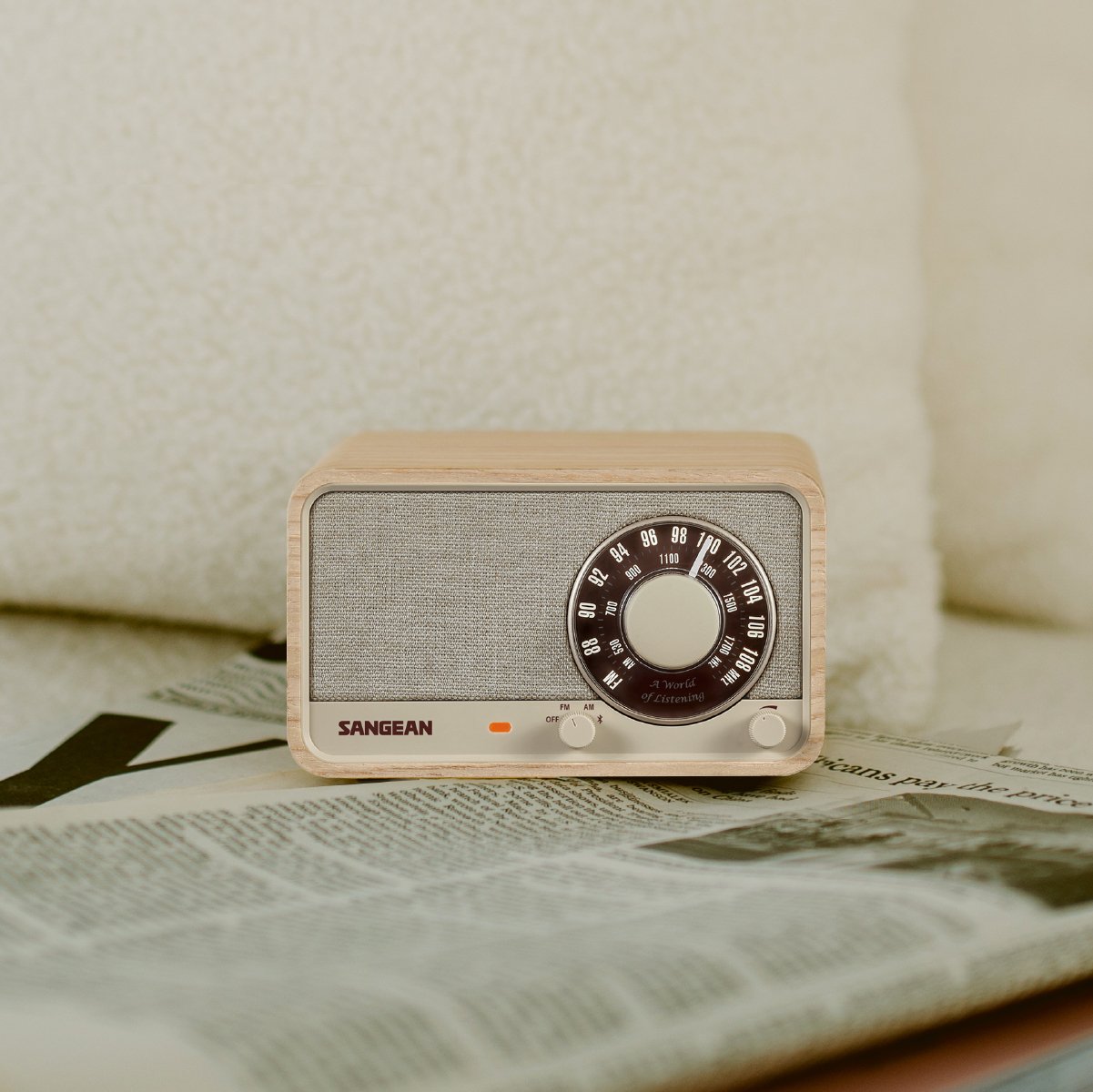 Sangean Wr-8 Fresno Blanco Radio Analógica De Madera Con Am Fm Bluetooth
