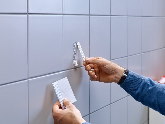 Tesa Clavo Adhesivo Ajumable Azulejos Y Metal Hama 4kg 2uds.