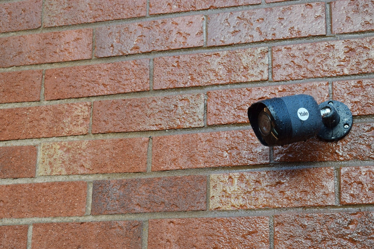 Assa Abloy Yale Essentials Smart Home Cctv Kit - Dvr + Cámara(S) - Con Cable (Lan)