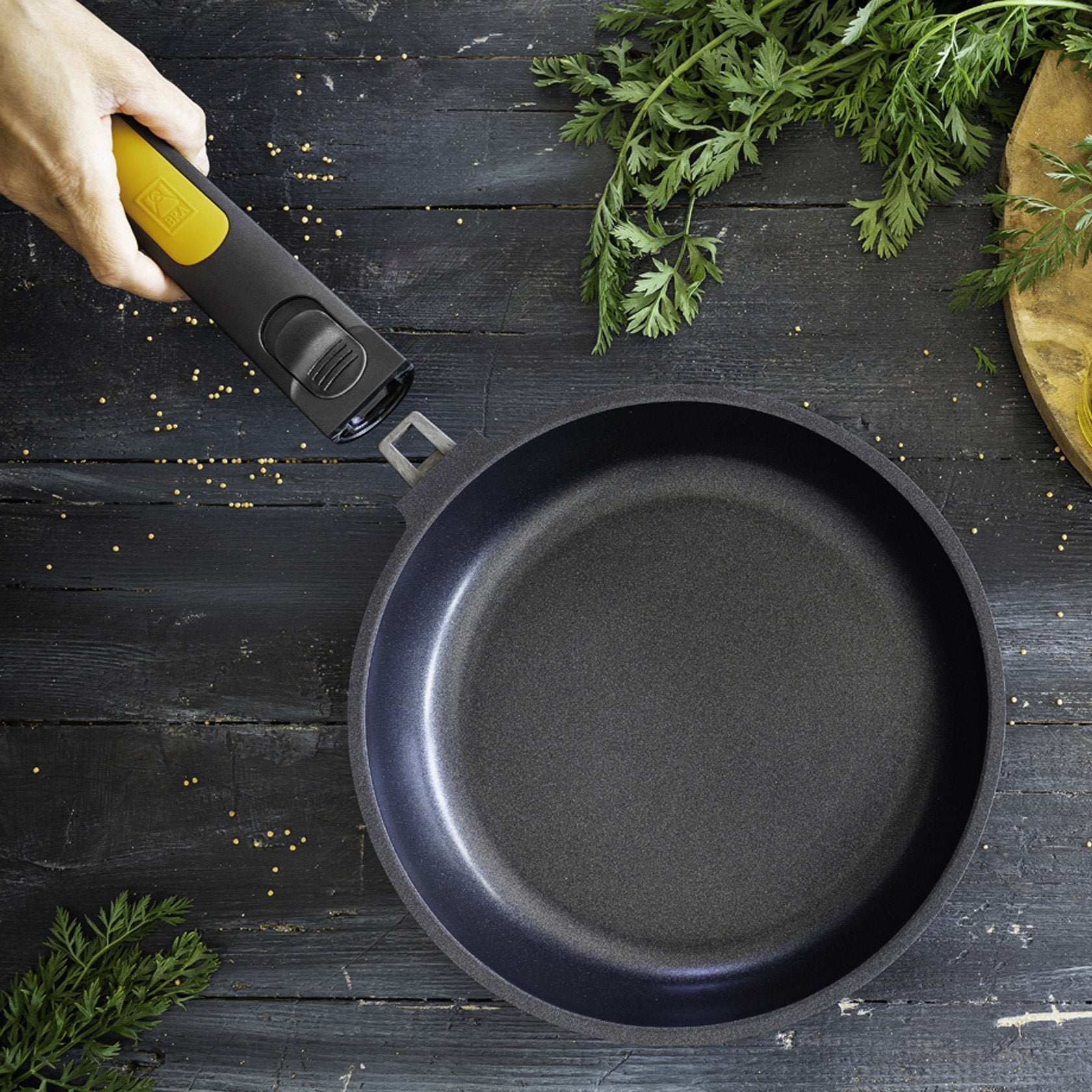 Sartén Fast Click Bra 481224 Ø24cm Espesor 5.5mm Aluminio Fundido Indeformable Teflón Antiadherente Mango Desmontable