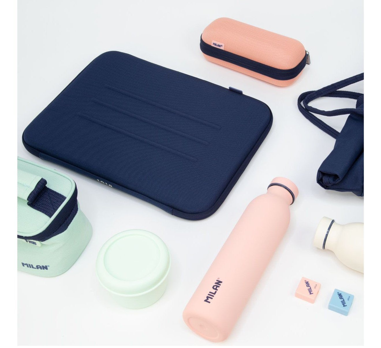 EAN 8411574096443 - Milan 085156SNCB maletines para portátil 35,6 cm (14") Folio Azul imagen 6