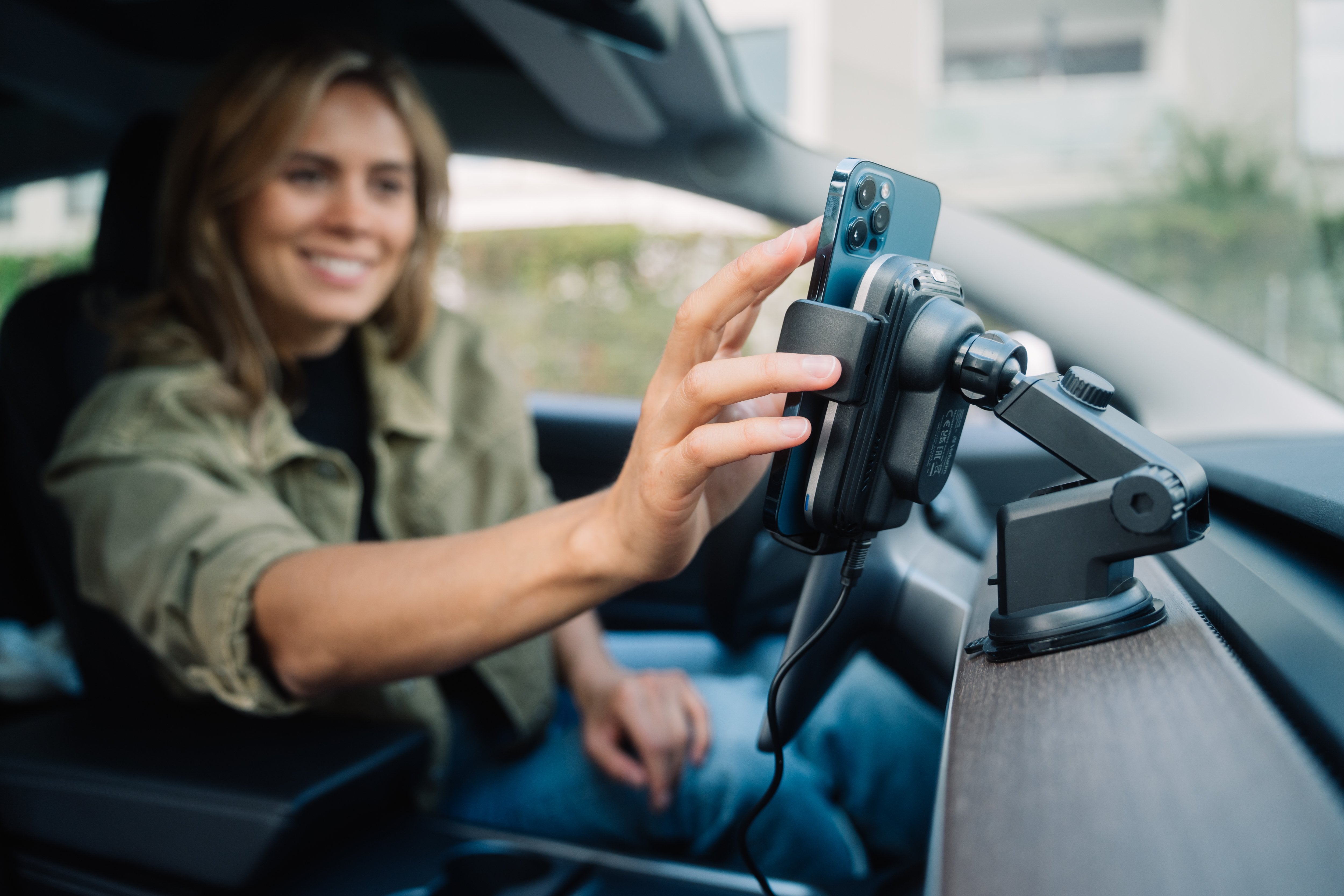 Verbatim Fwc-03 Pro Cargador Inalámbrico De Telefono Para El Coche