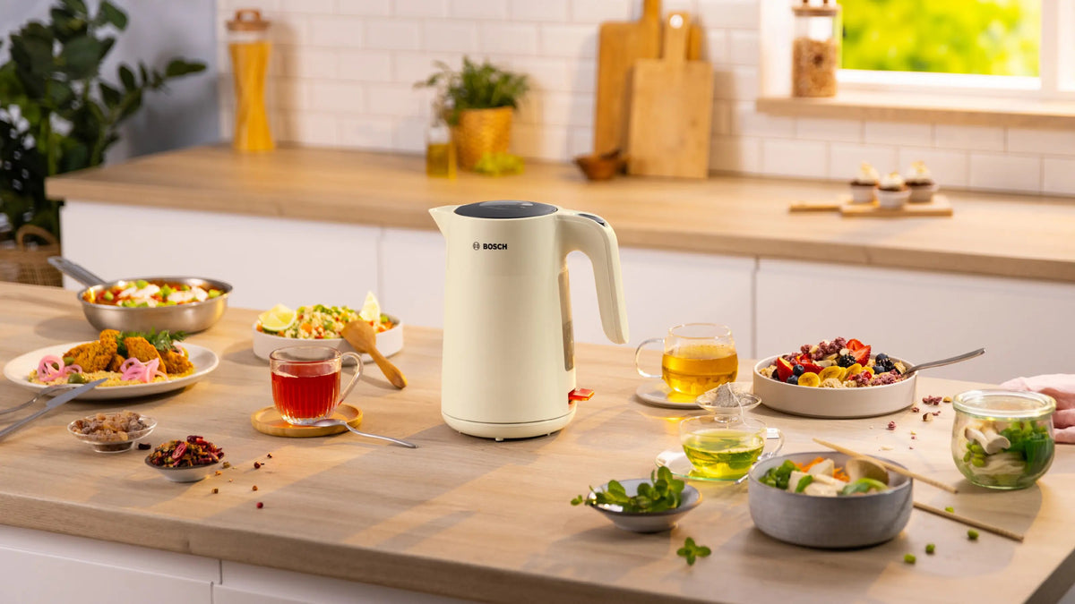 EAN 4242005400683 - Bosch MyMoment tetera eléctrica 1,7 L 2400 W Crema de color, Gris imagen 9
