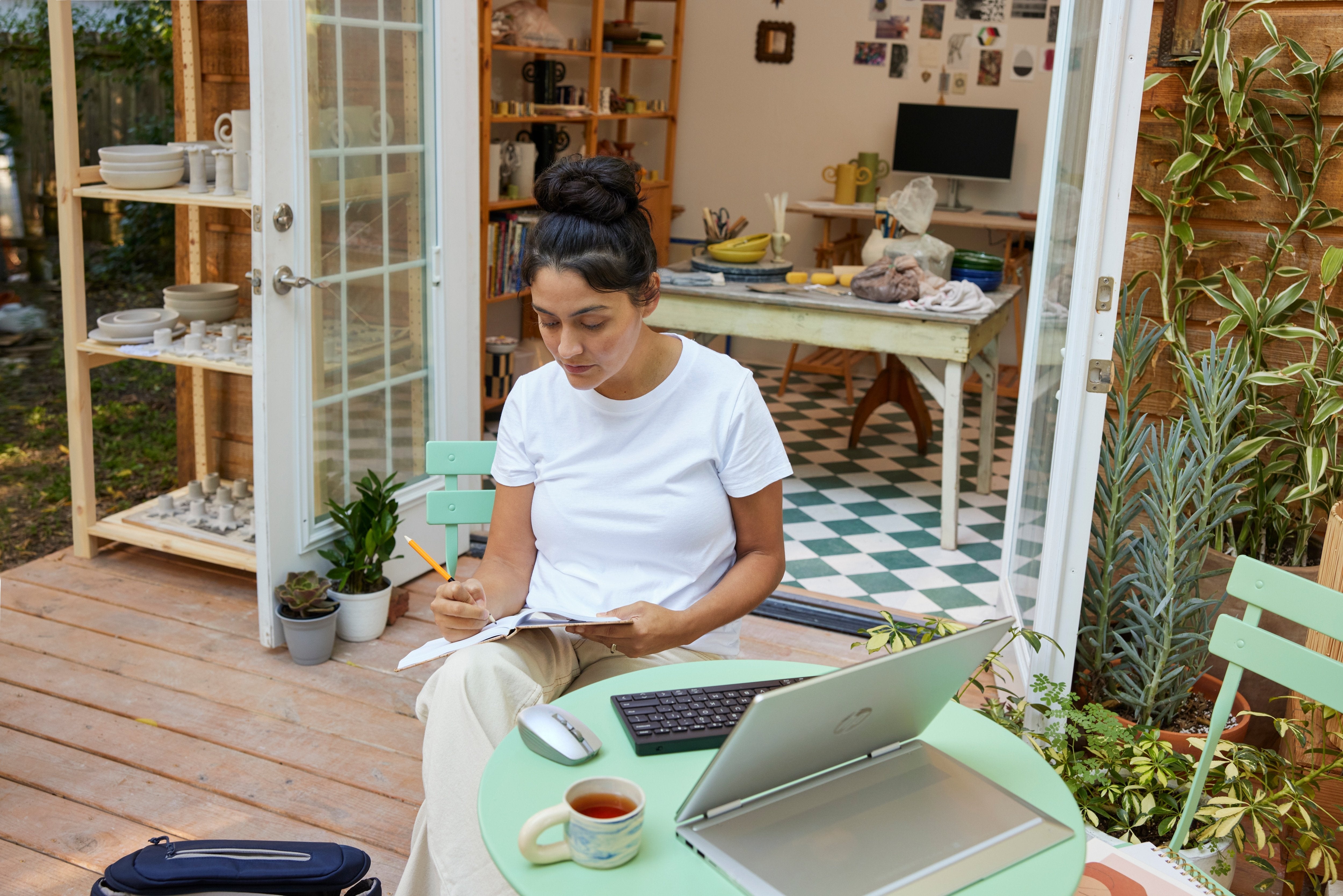 EAN 0196548516629 - HP 350 Compact Multi-Device Bluetooth Keyboard teclado Hogar QWERTY Blanco imagen 4